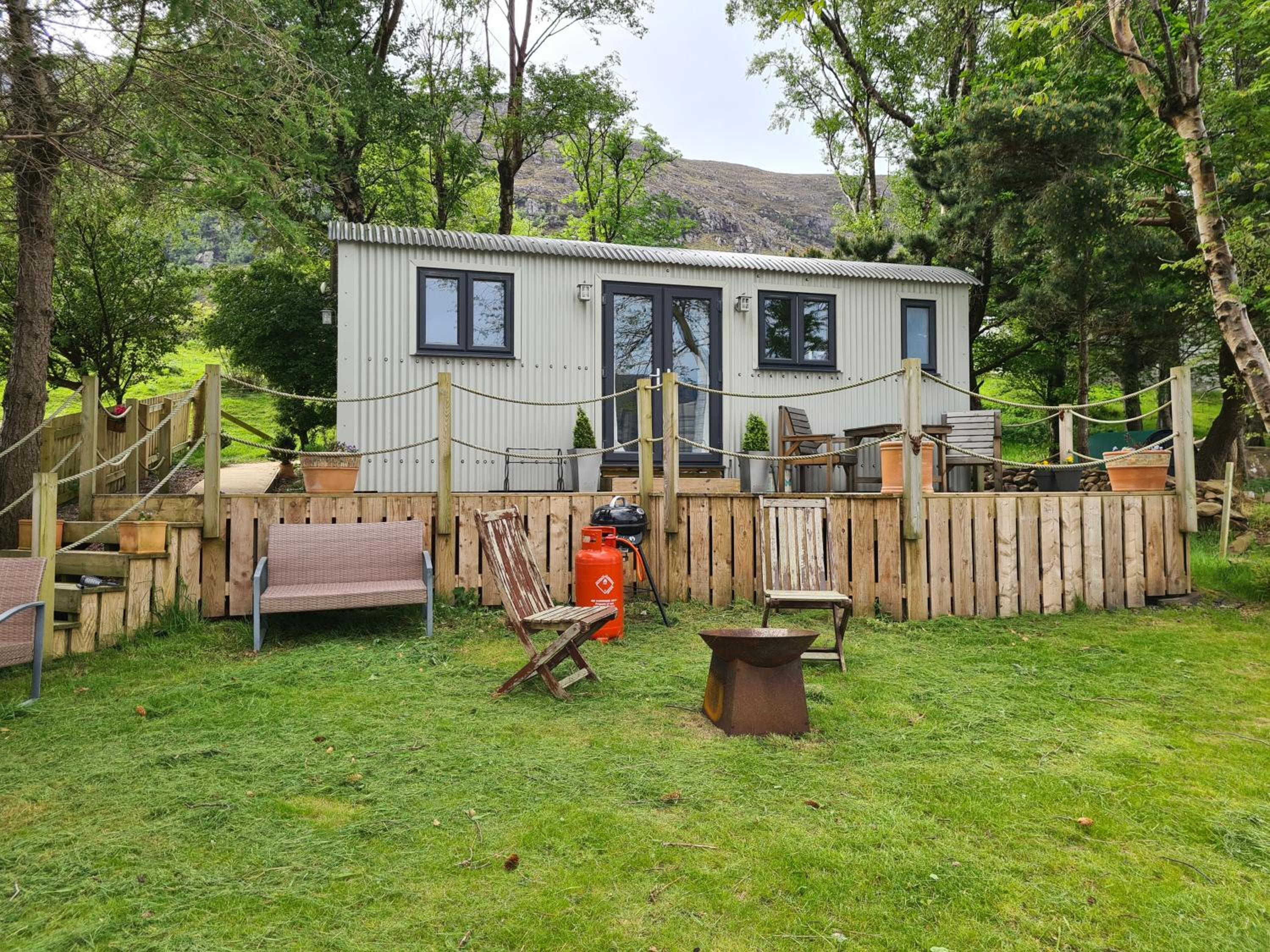 The bay ,luxury shepherds hut,