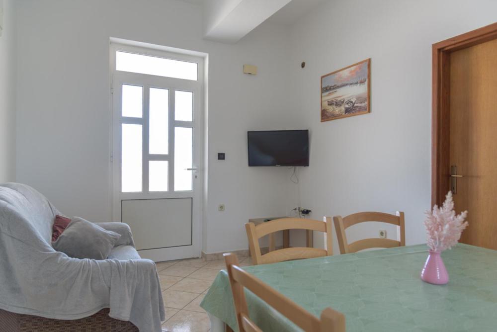 Rasin Apartments view 5