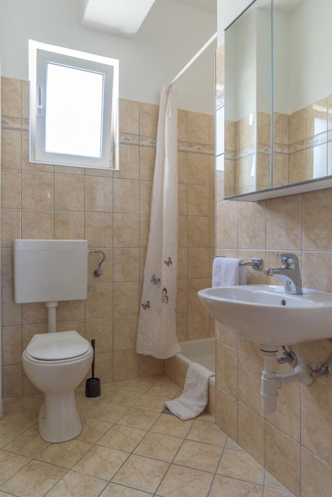 Rasin Apartments view 4