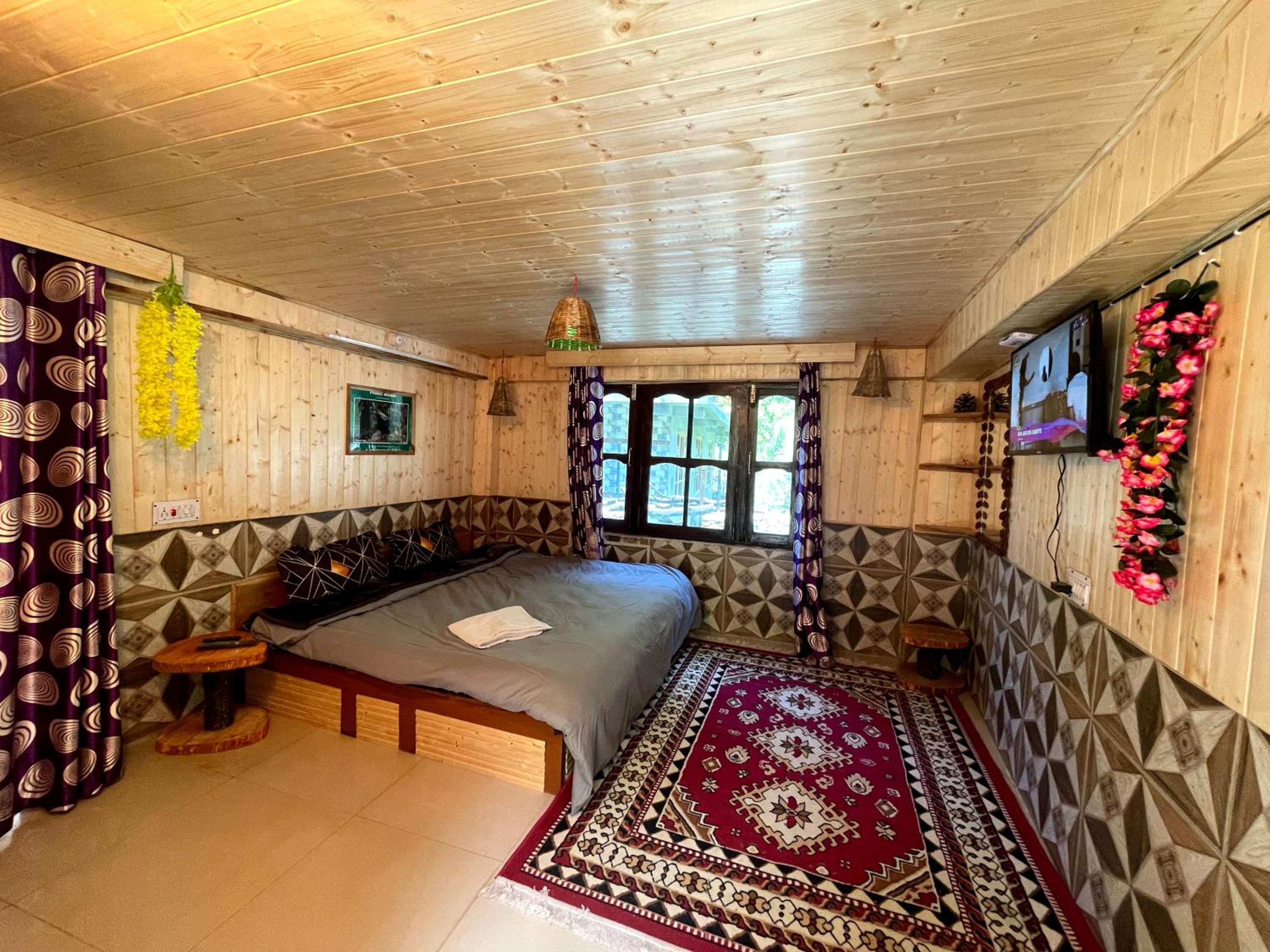 PinParvati Greathimalayan homestay river side