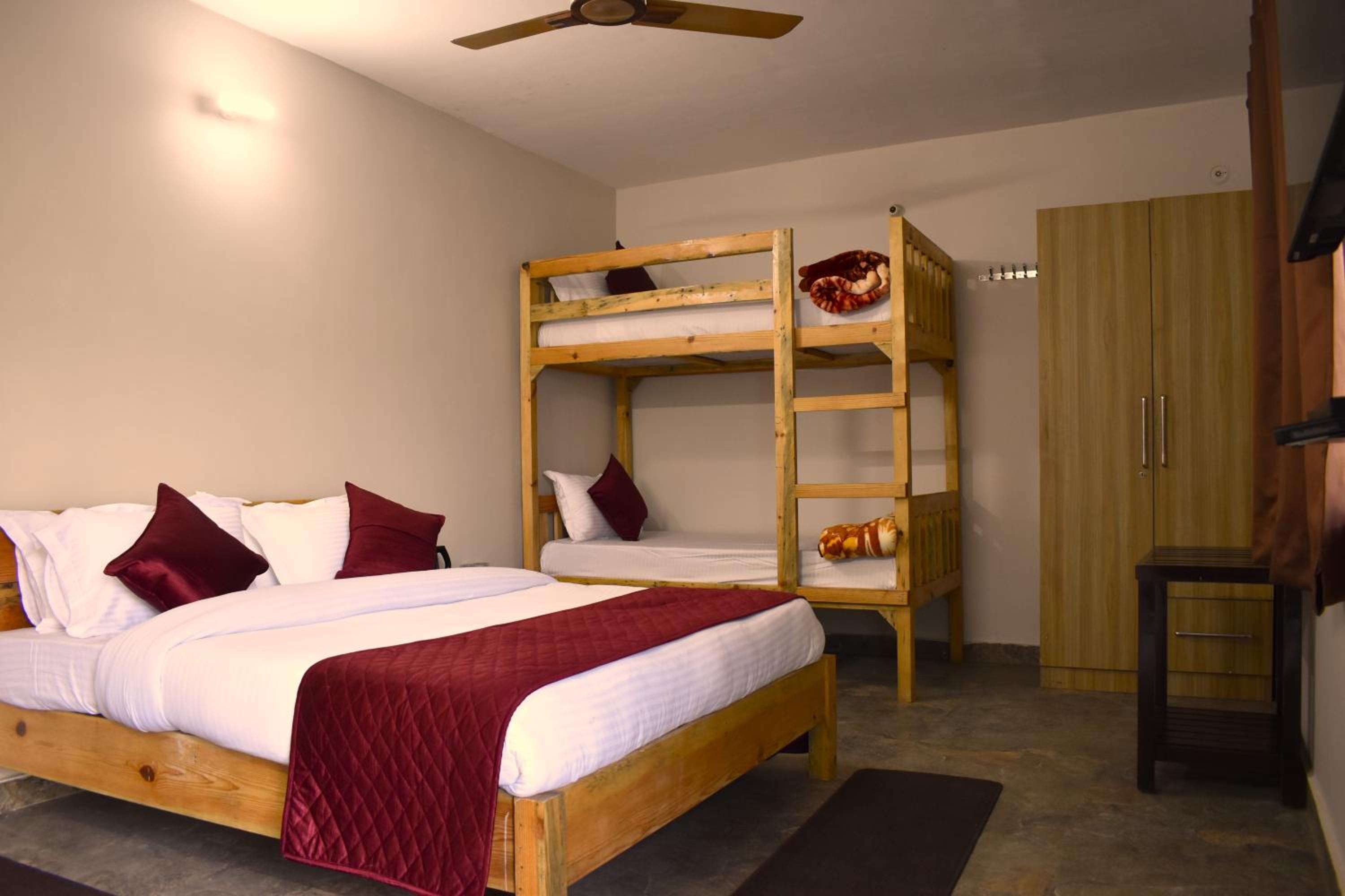 Captains Paradise At Mukteshwar Hill Station