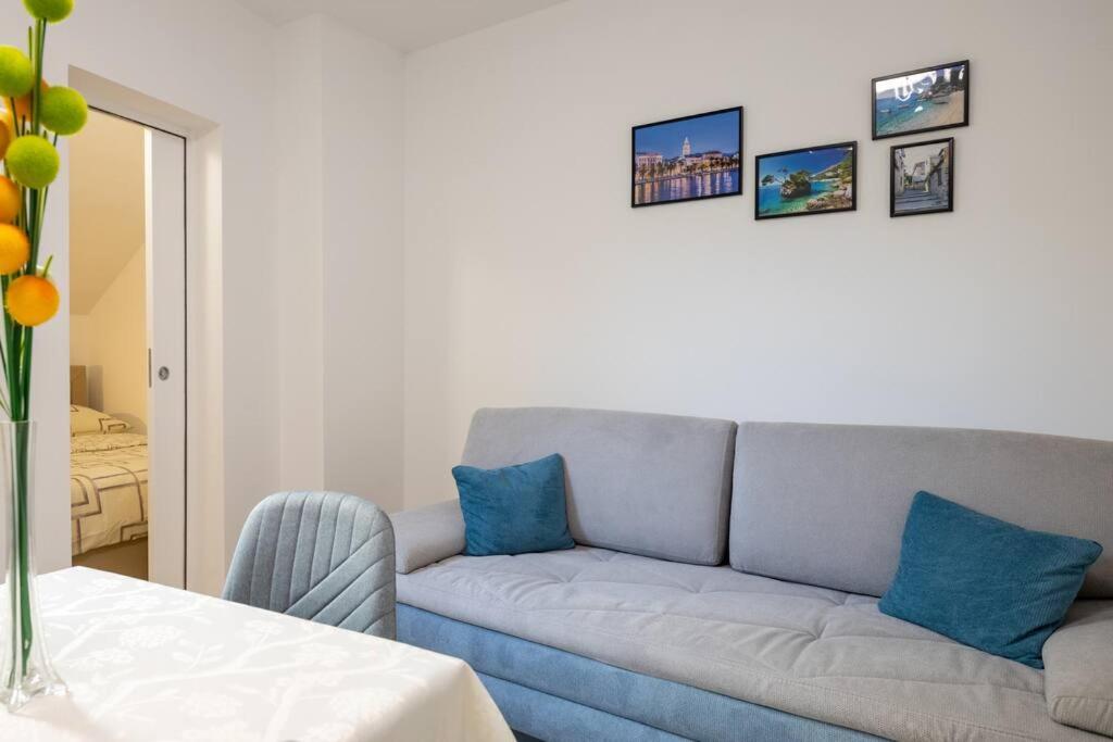 Lovely Central Apartment Ivana With Terrace photo 3