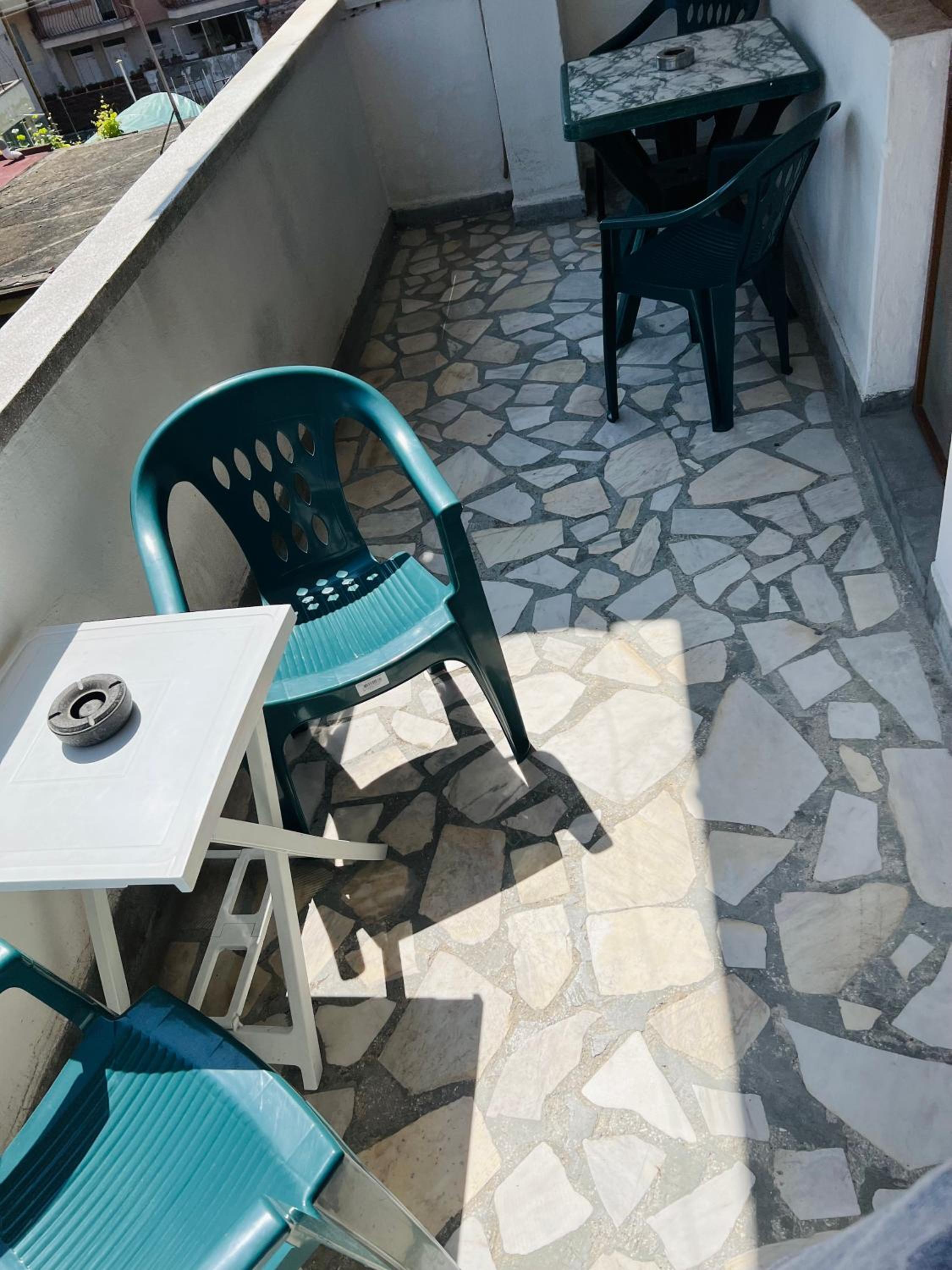 Nessebar, House with Rooms for Rent Each with Private Bathroom, Toilet, and Terrace Only 400 Meters from the Two Beaches in Nessebar