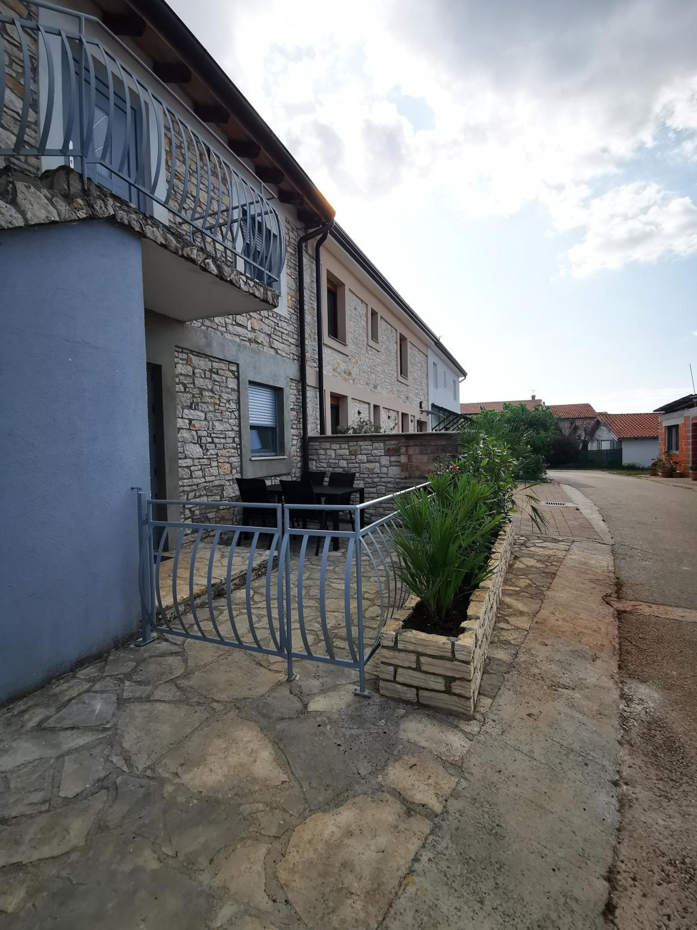 Meressa Paolia Apartments
