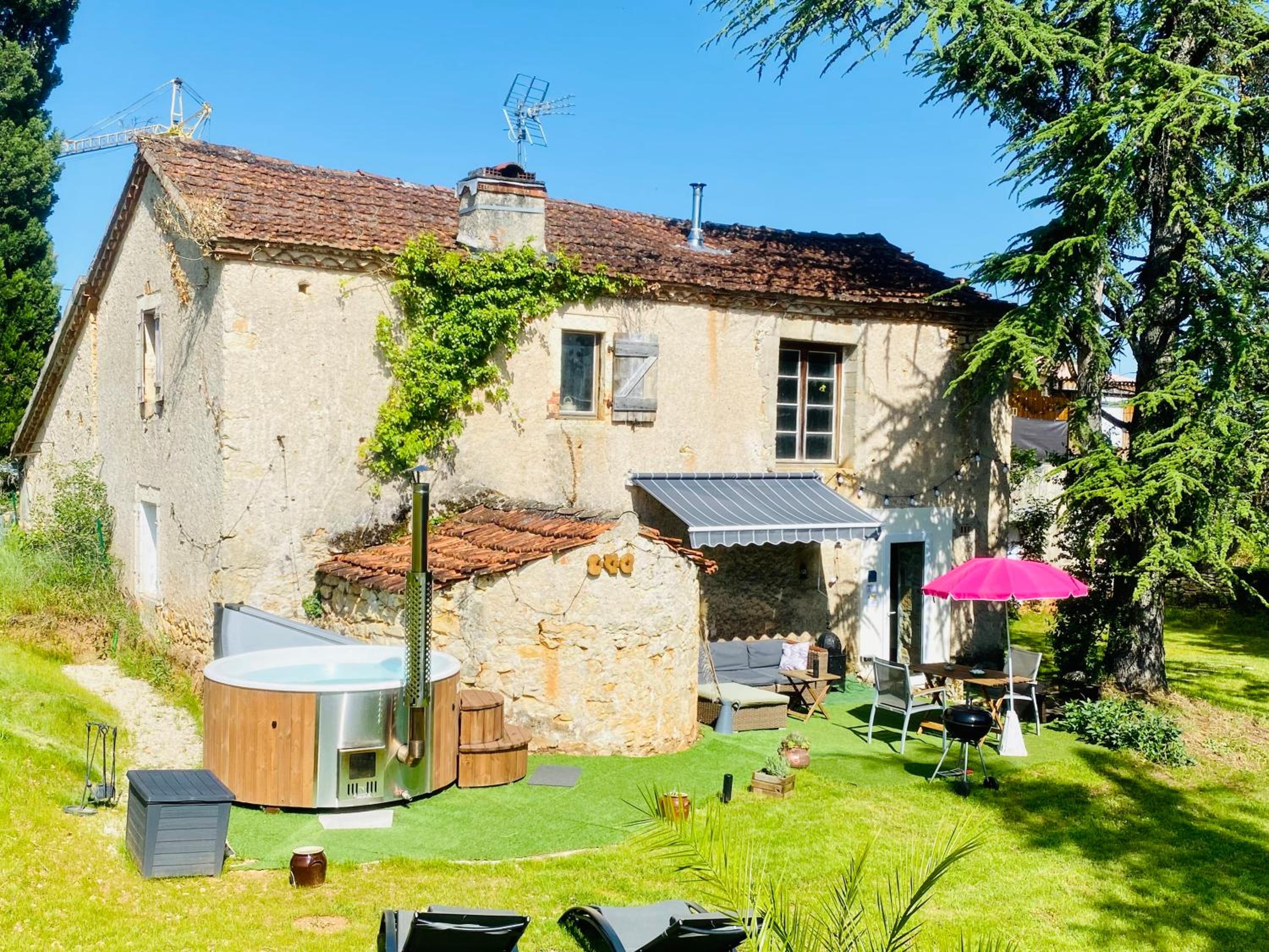 Hotel Gîte de charme bain nordique & vieilles pierre classé 3 étoiles Le Prestadou - Image 1