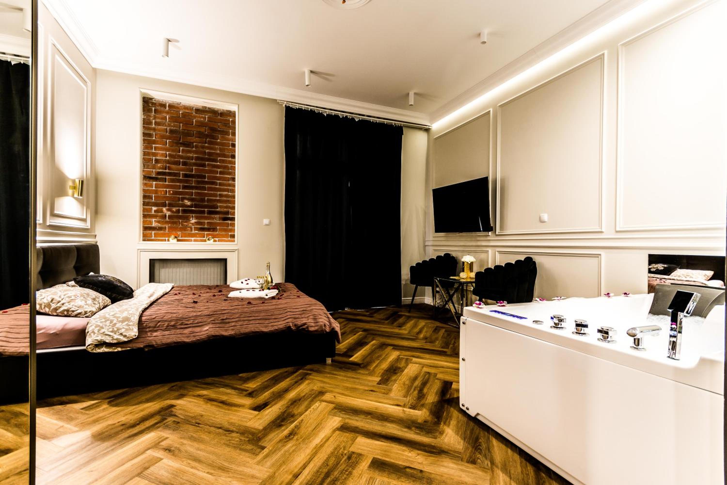 Luxury Jacuzzi Apartment view 2