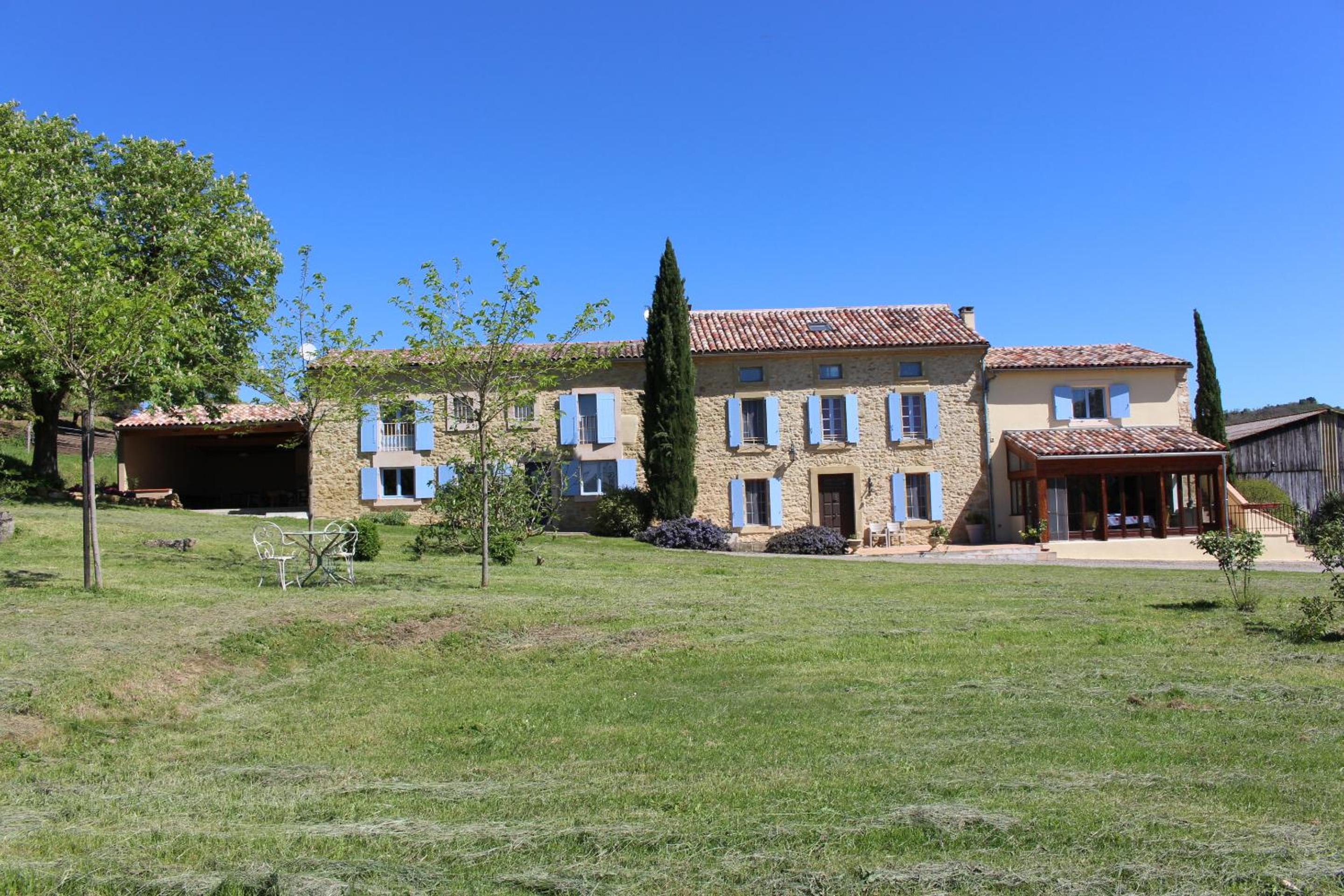 Gites et Roulottes au Domaine de la Trille
