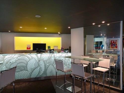 bar