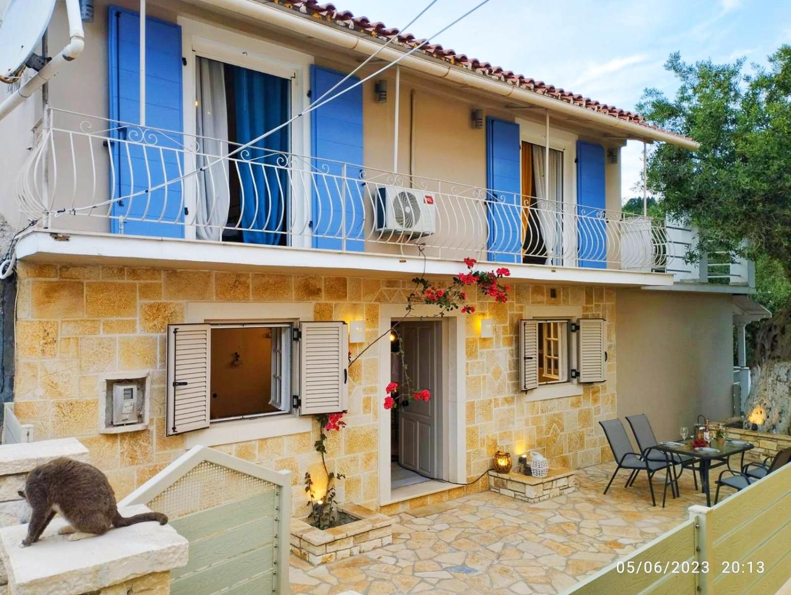 Spiro's Cottage by Alegria Apartments view 3