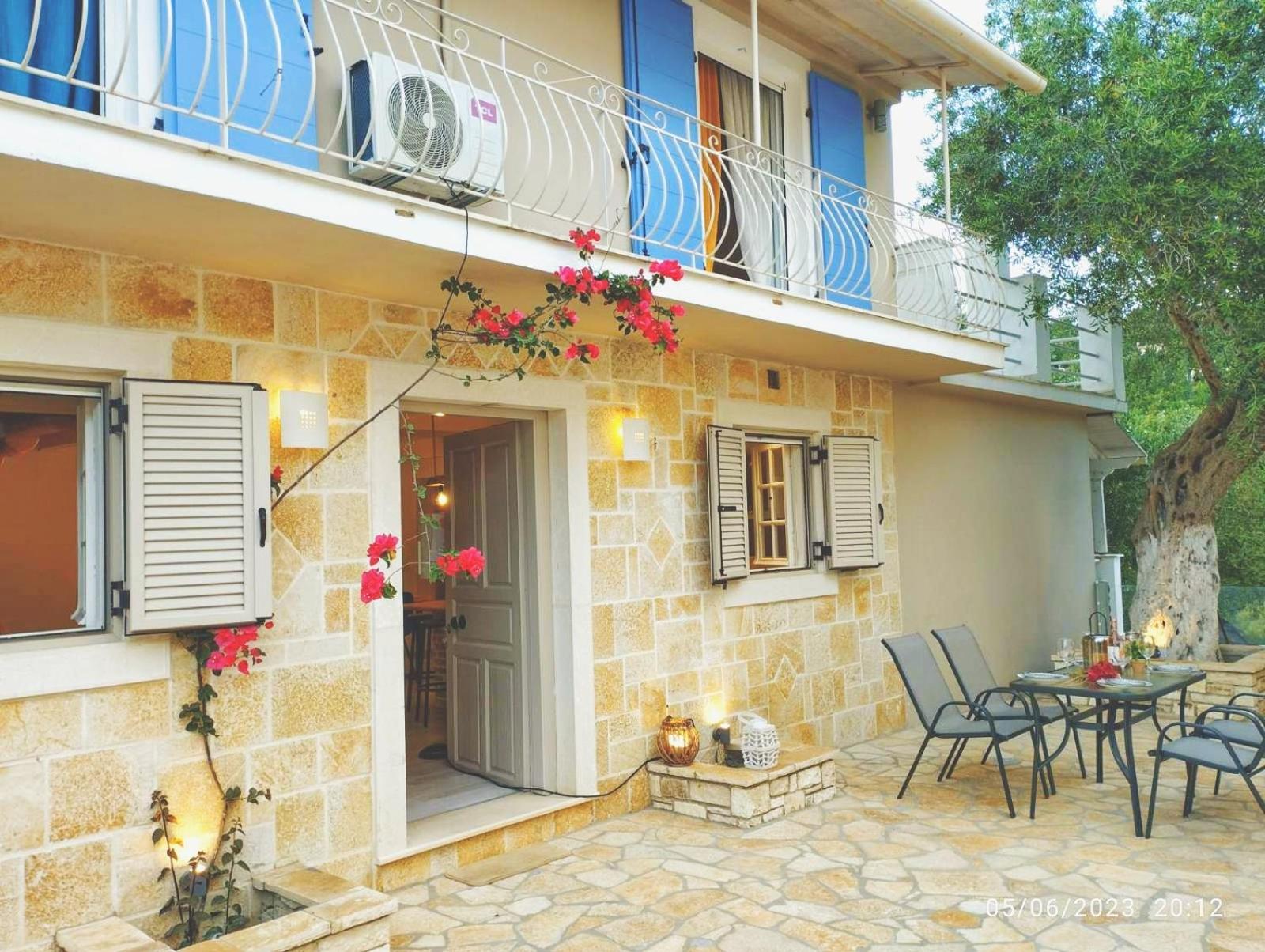 Spiro's Cottage by Alegria Apartments view 2
