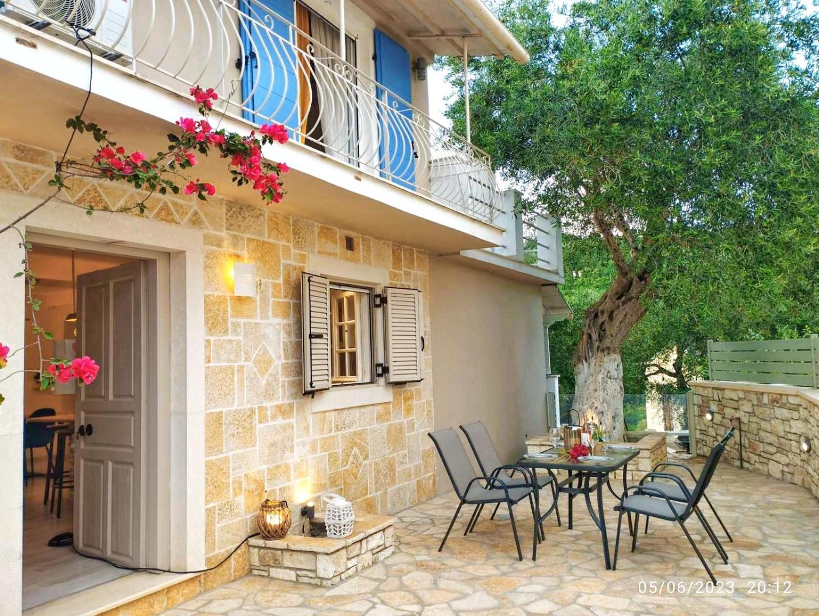 Spiro's Cottage by Alegria Apartments view 5