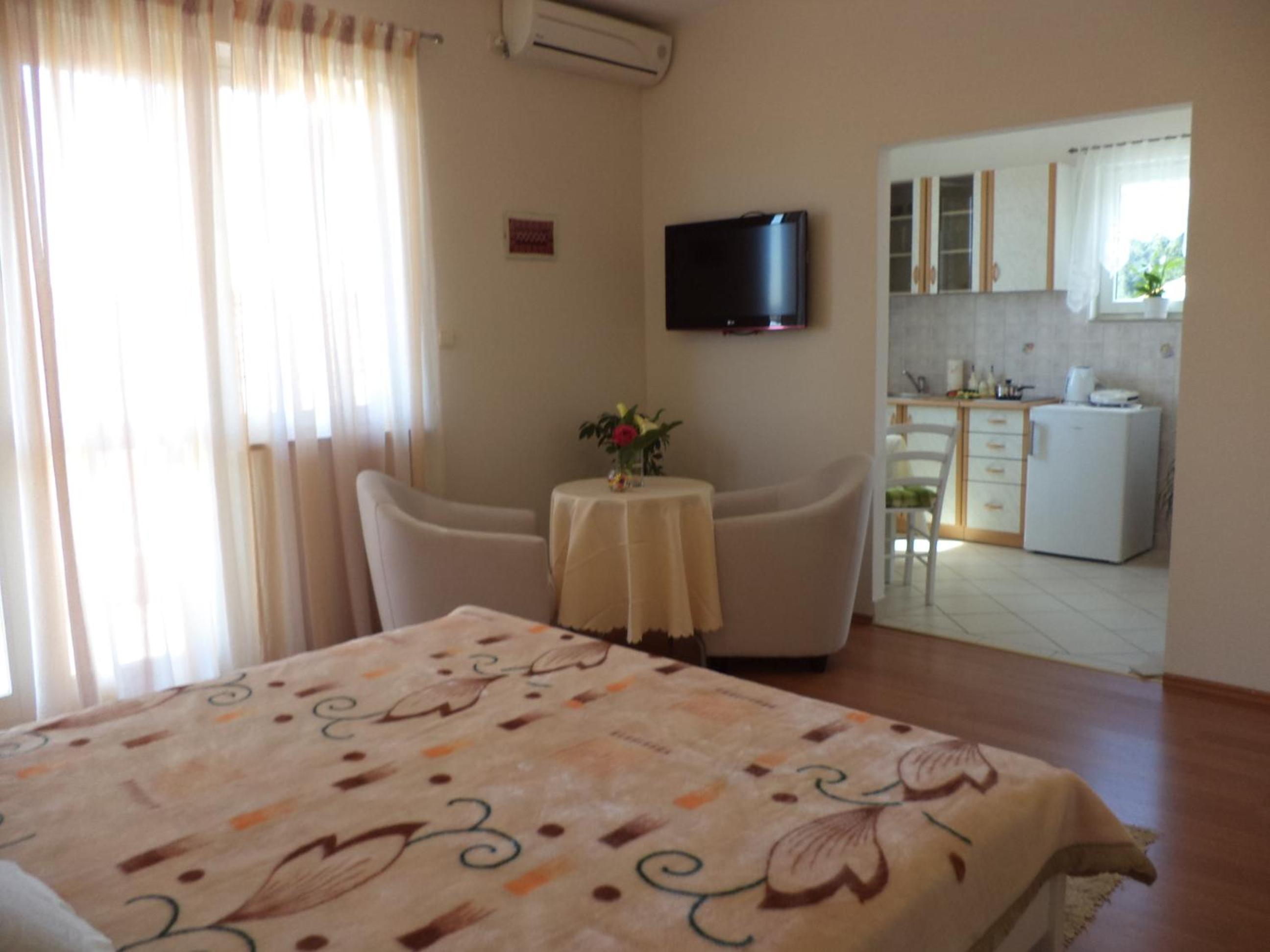 Apartments & Rooms Abba