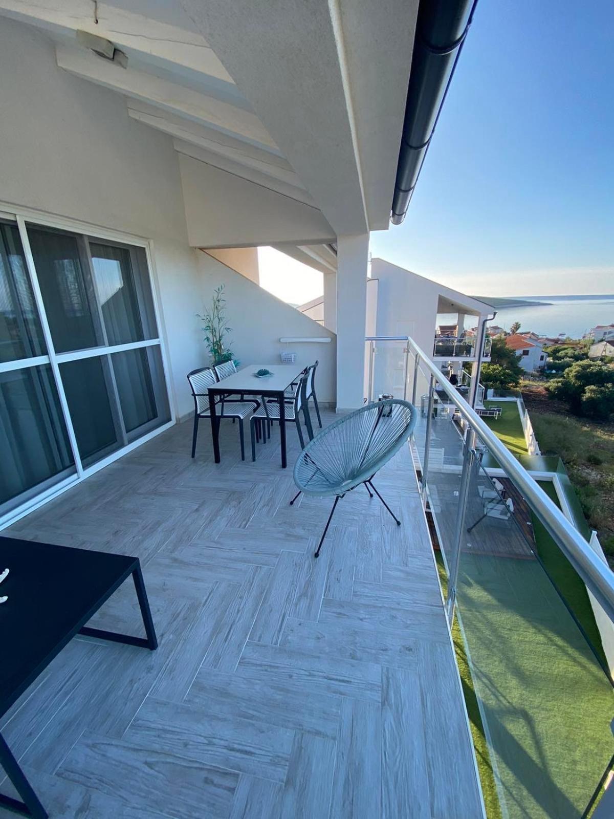 EllaVis Apartments