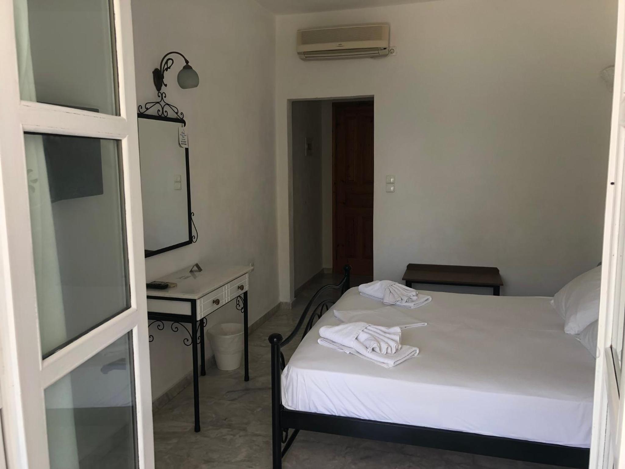 Roussos Beach Hotel