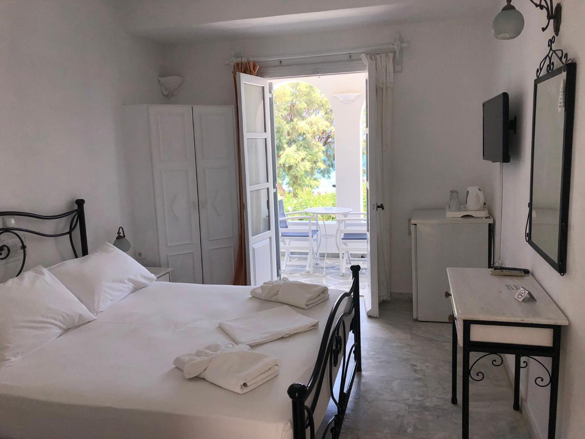 Roussos Beach Hotel