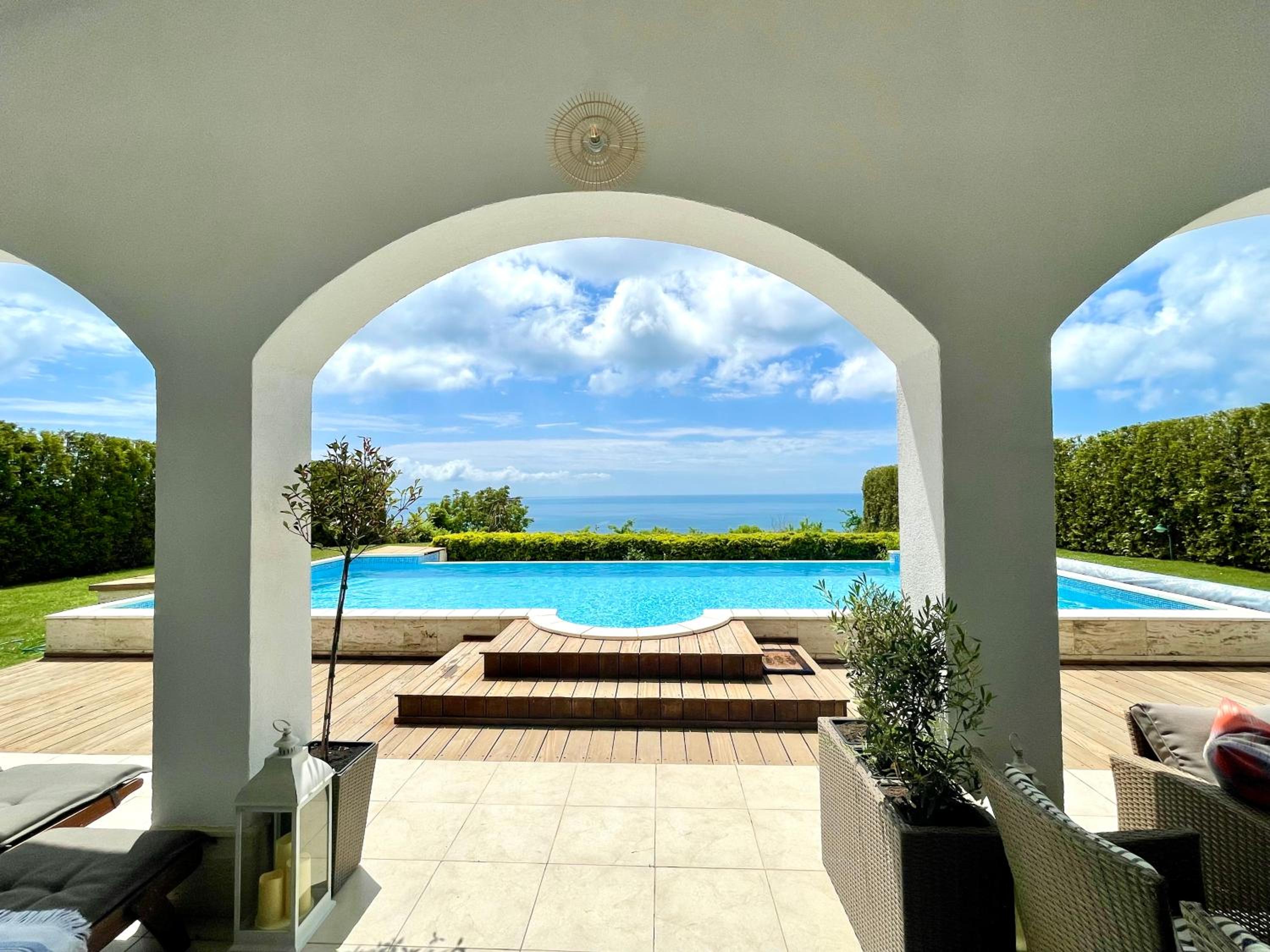 Private seaview villa in BlackSeaRama - 1st line