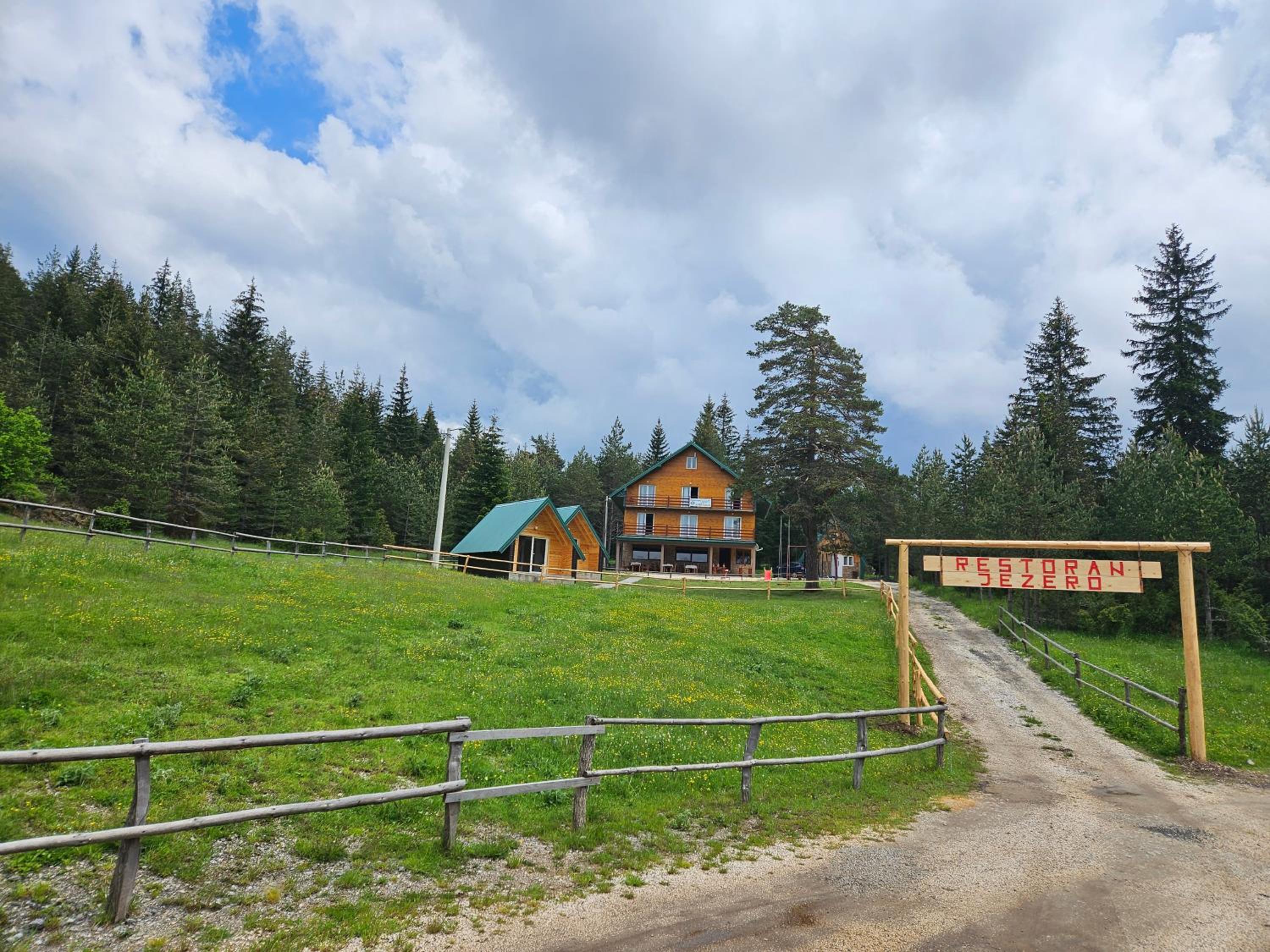 Apartmani JEZERO