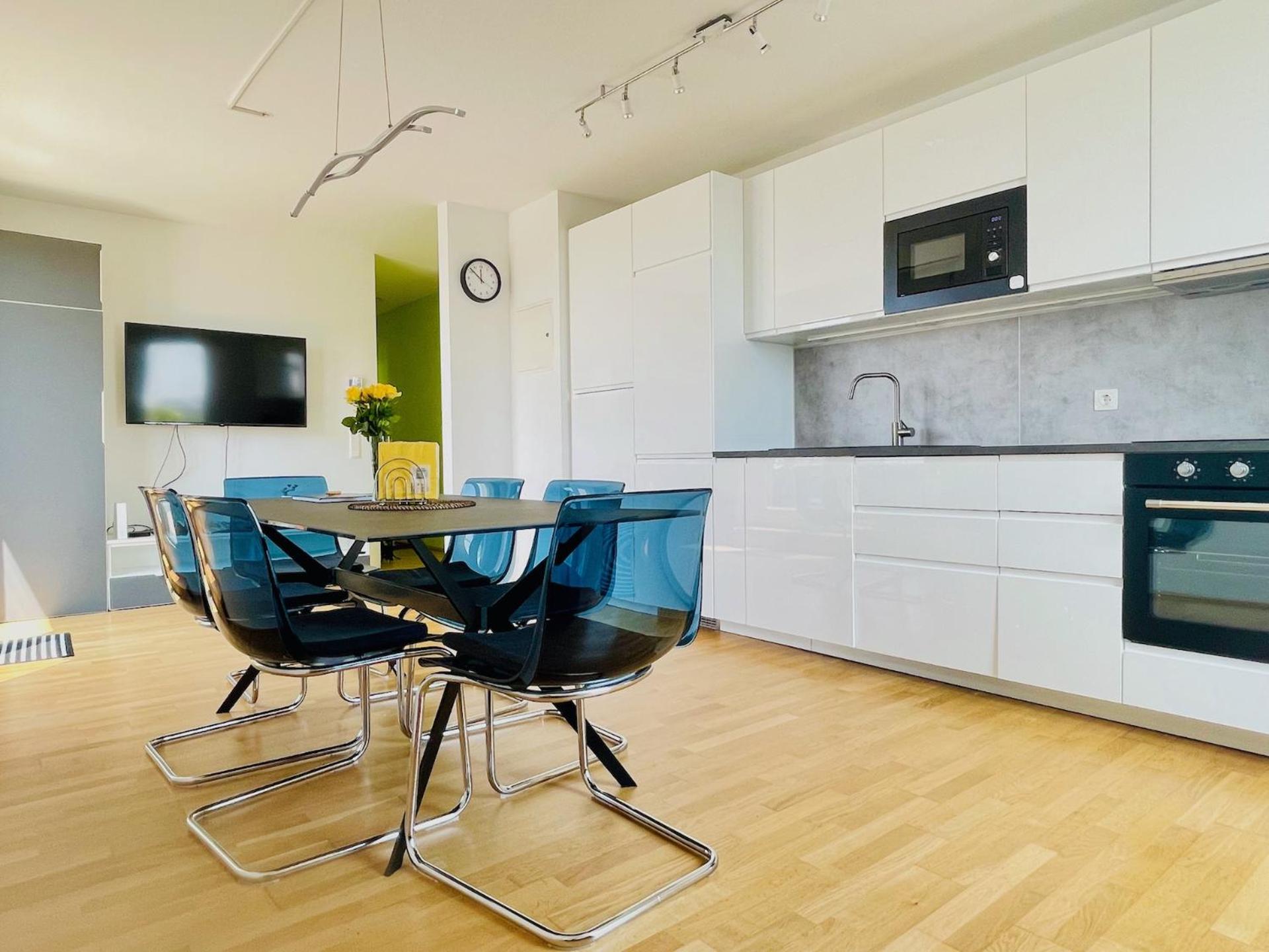Sonnenwohnen Penthouse direkt bei U-Bahn und Therme Wien mit Top Anbindung ins Zentrum