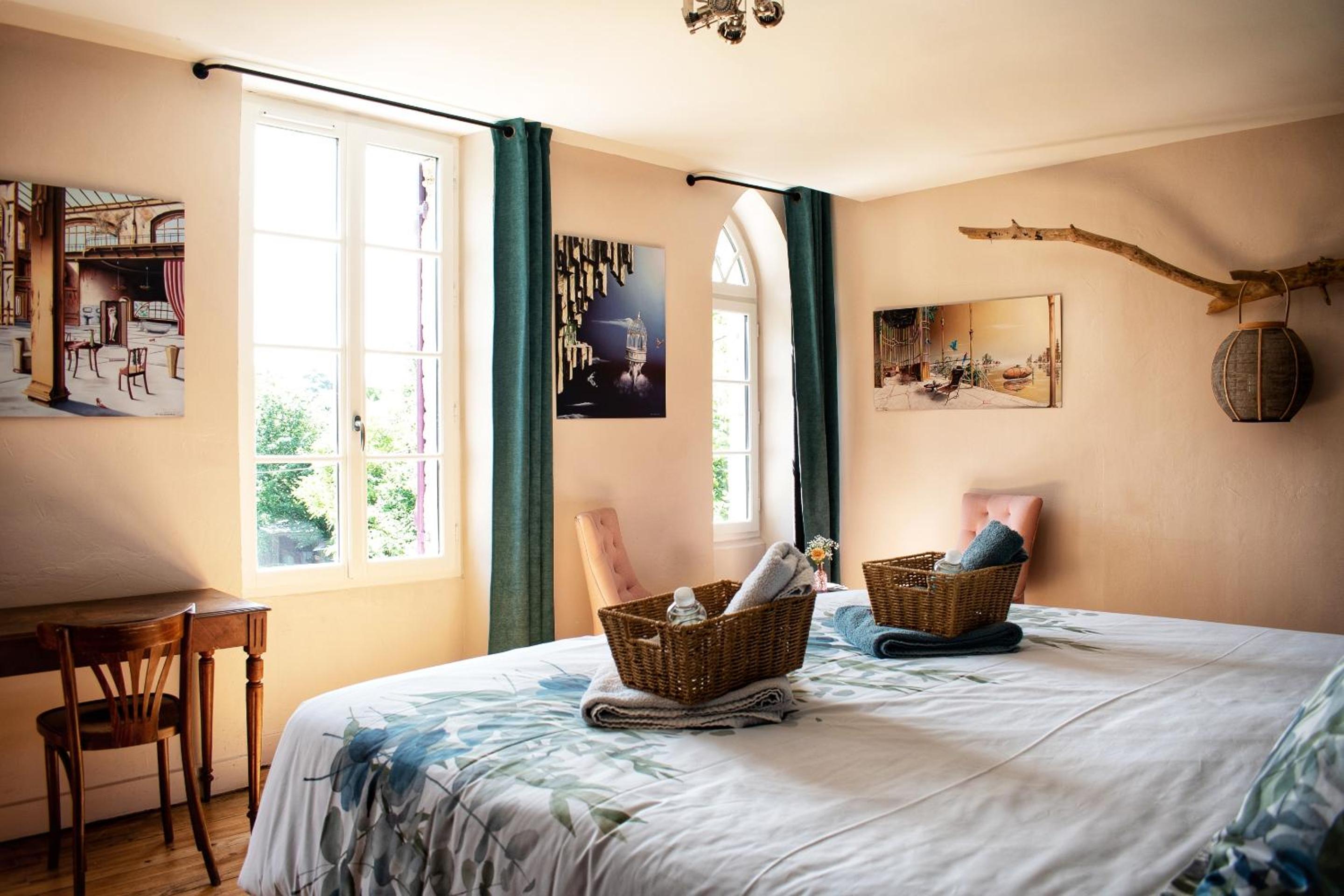 Les Volets Violets - Property Image 3