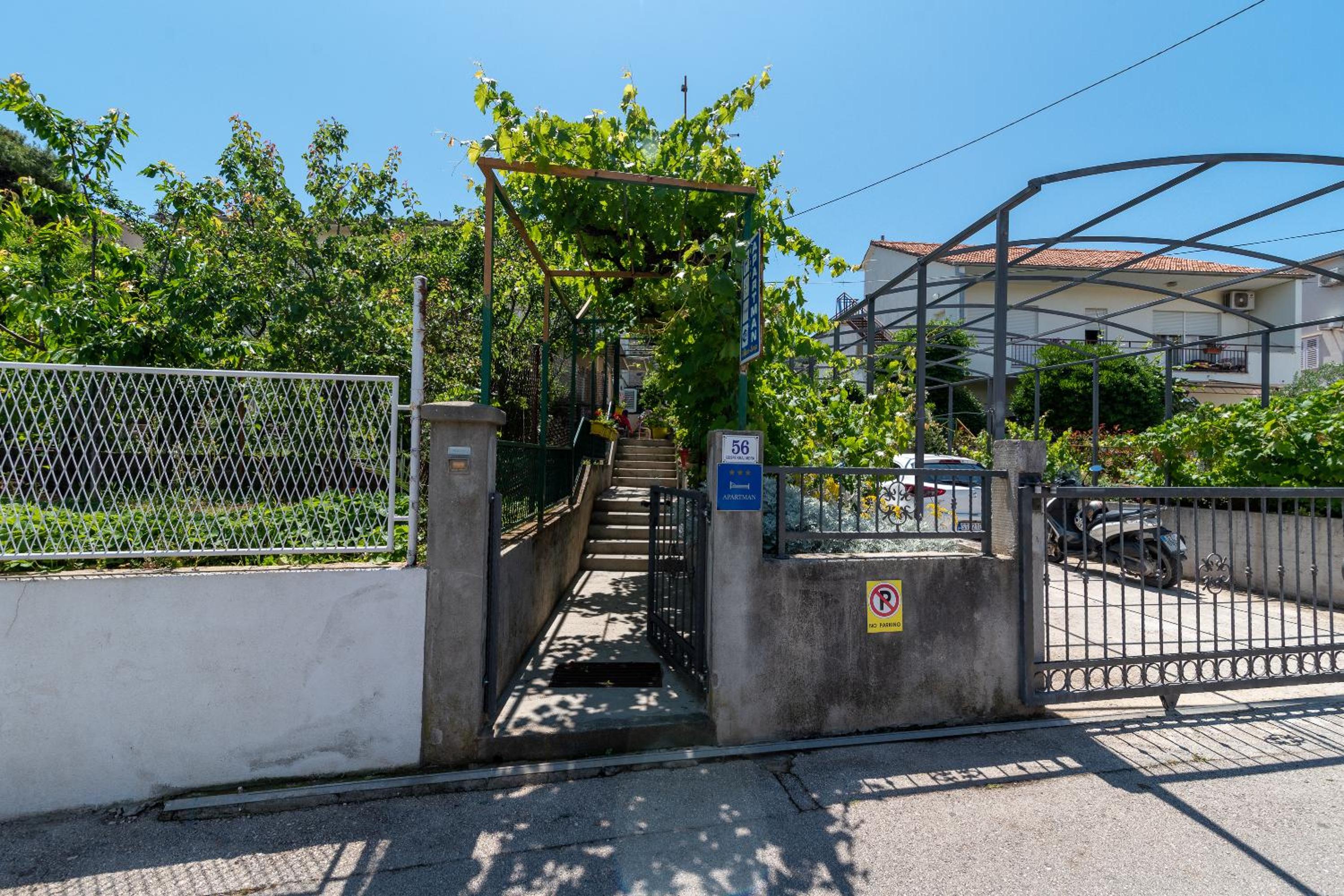 Apartment Hrabar Longo view 5
