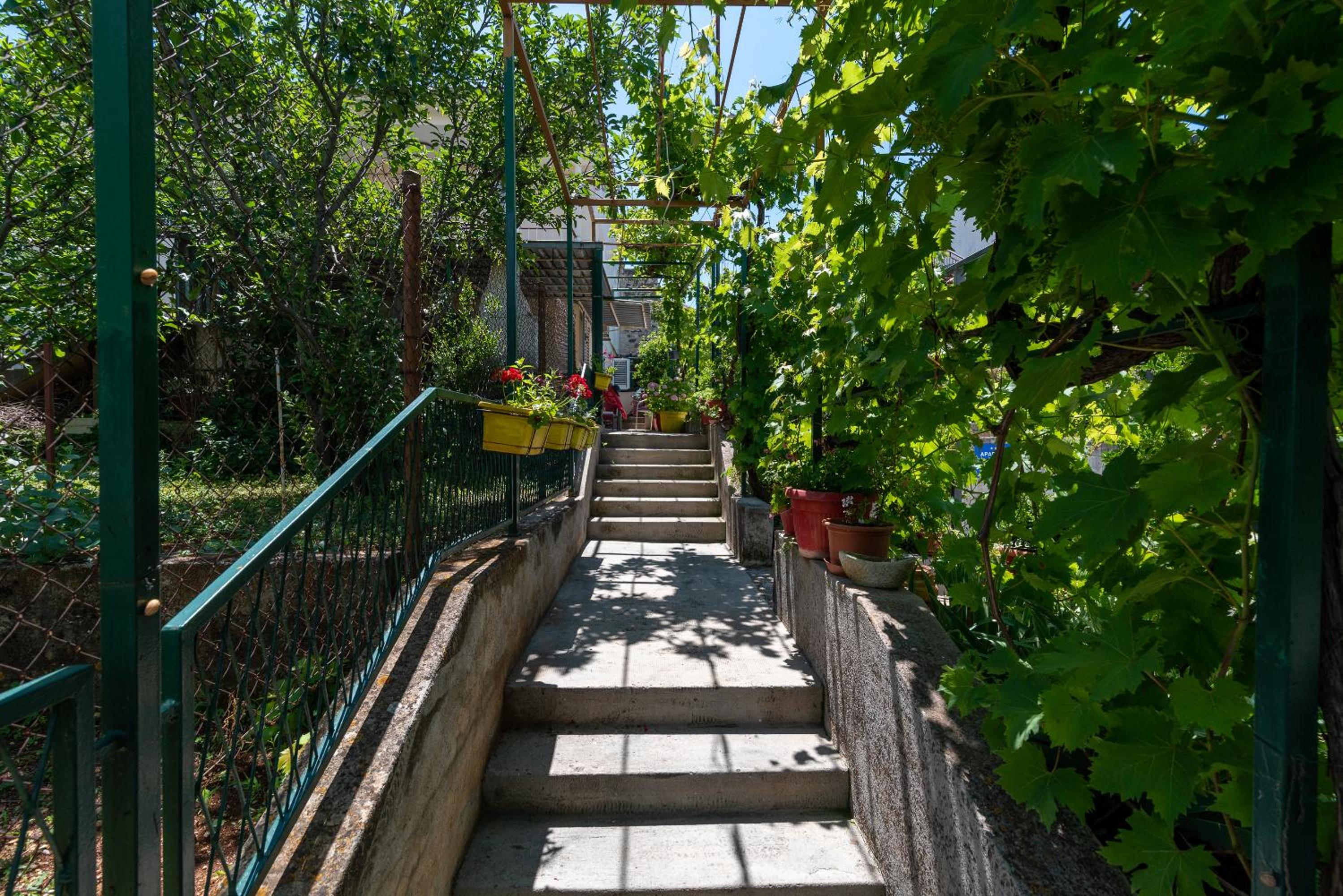 Apartment Hrabar Longo view 4