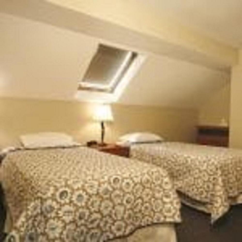 Studio East Motel