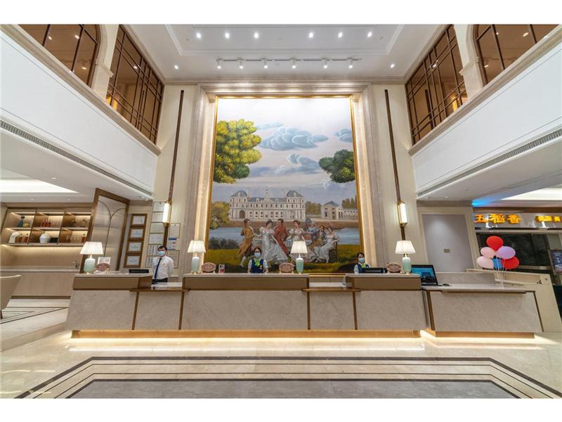 Lobby & Reception