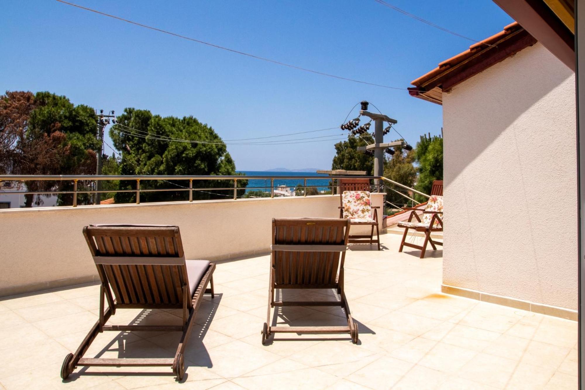 Flat w Sea View Terrace 1 min to Beach in Didim