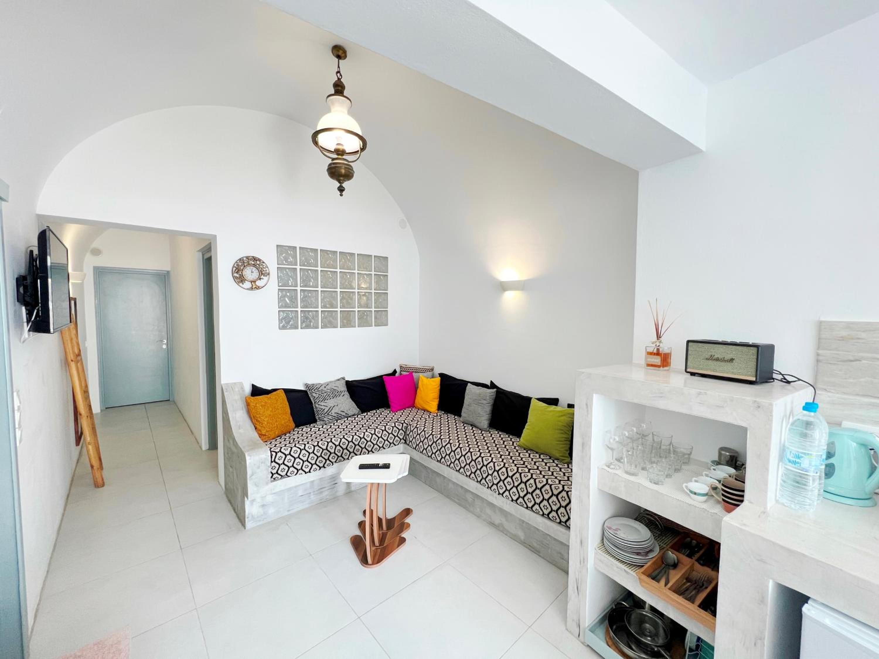 Poli Cave House Santorini