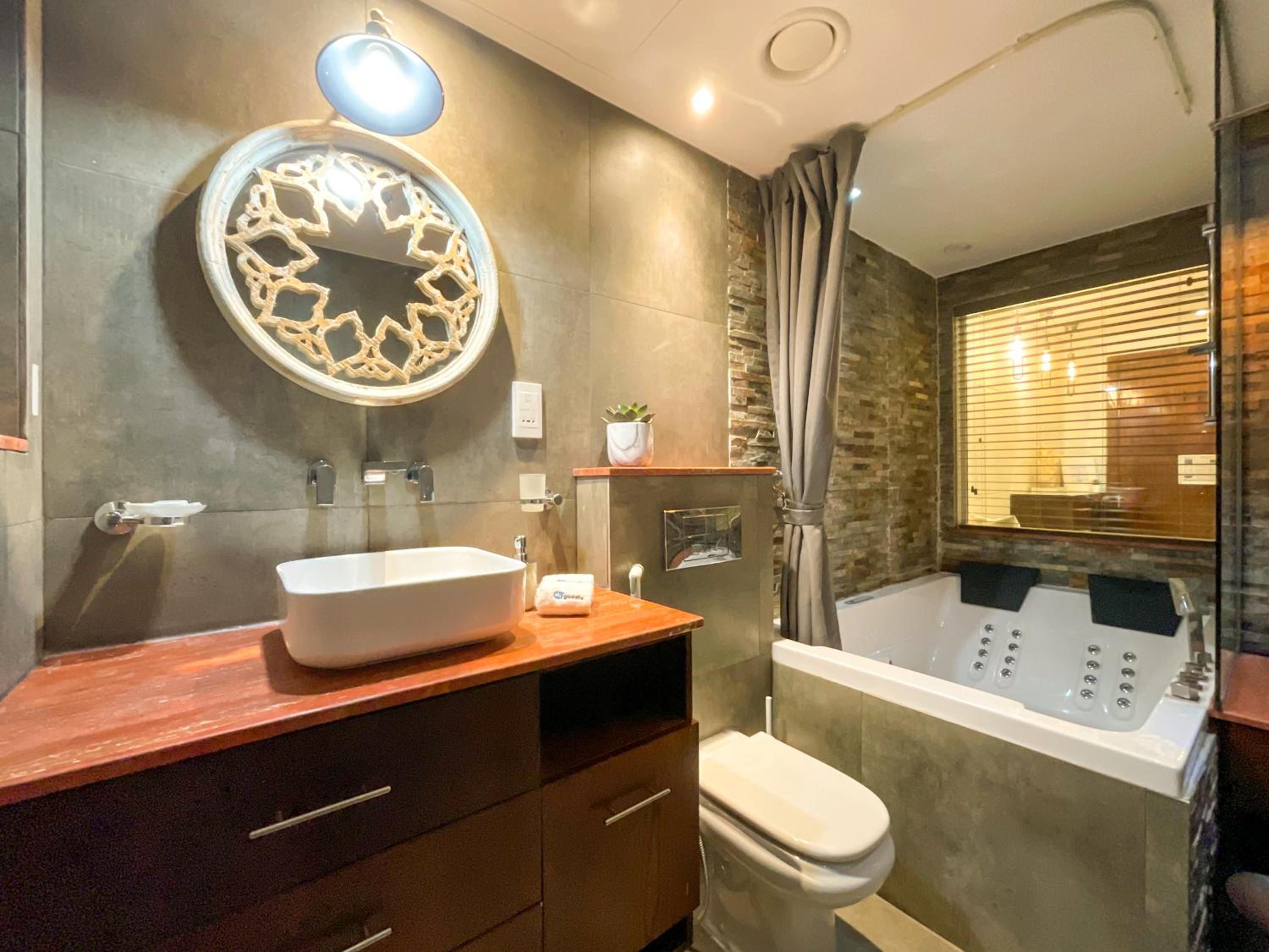 HiGuests - Arabesque Apt with Private Jacuzzi and Terrace