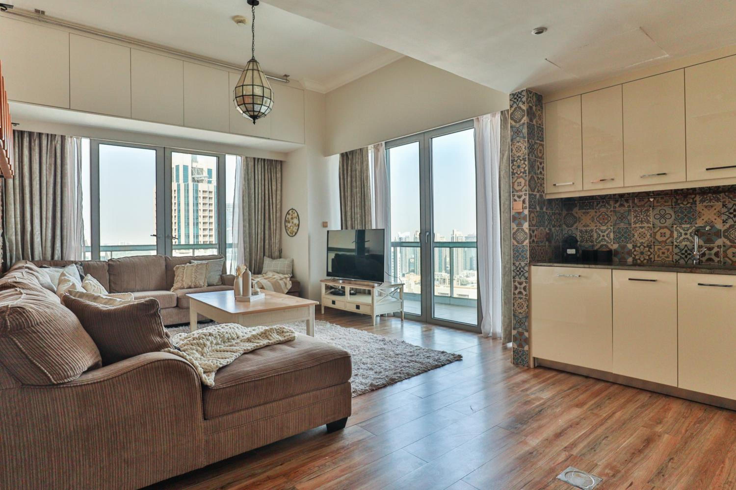 HiGuests - Arabesque Apt with Private Jacuzzi and Terrace