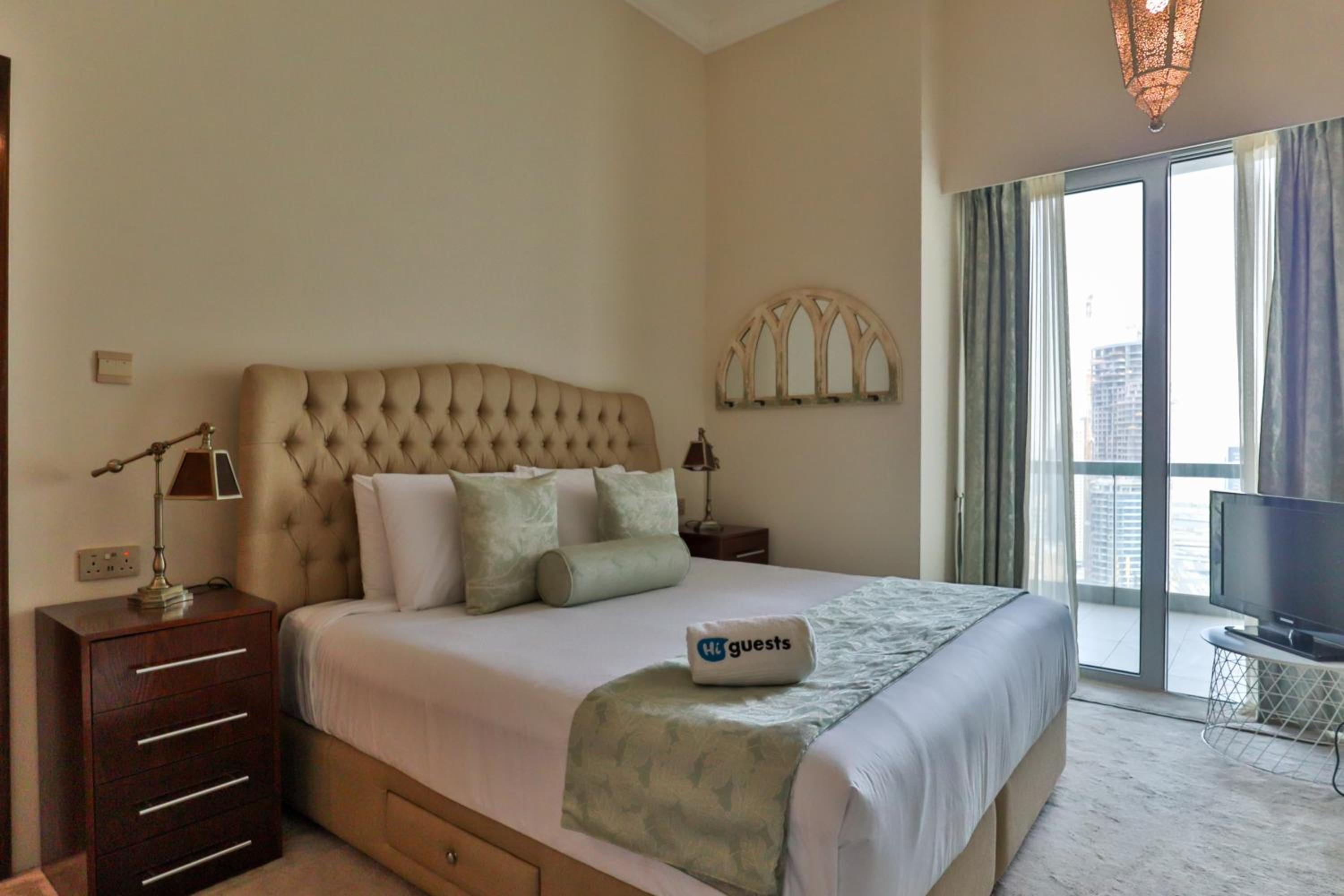 HiGuests - Arabesque Apt with Private Jacuzzi and Terrace