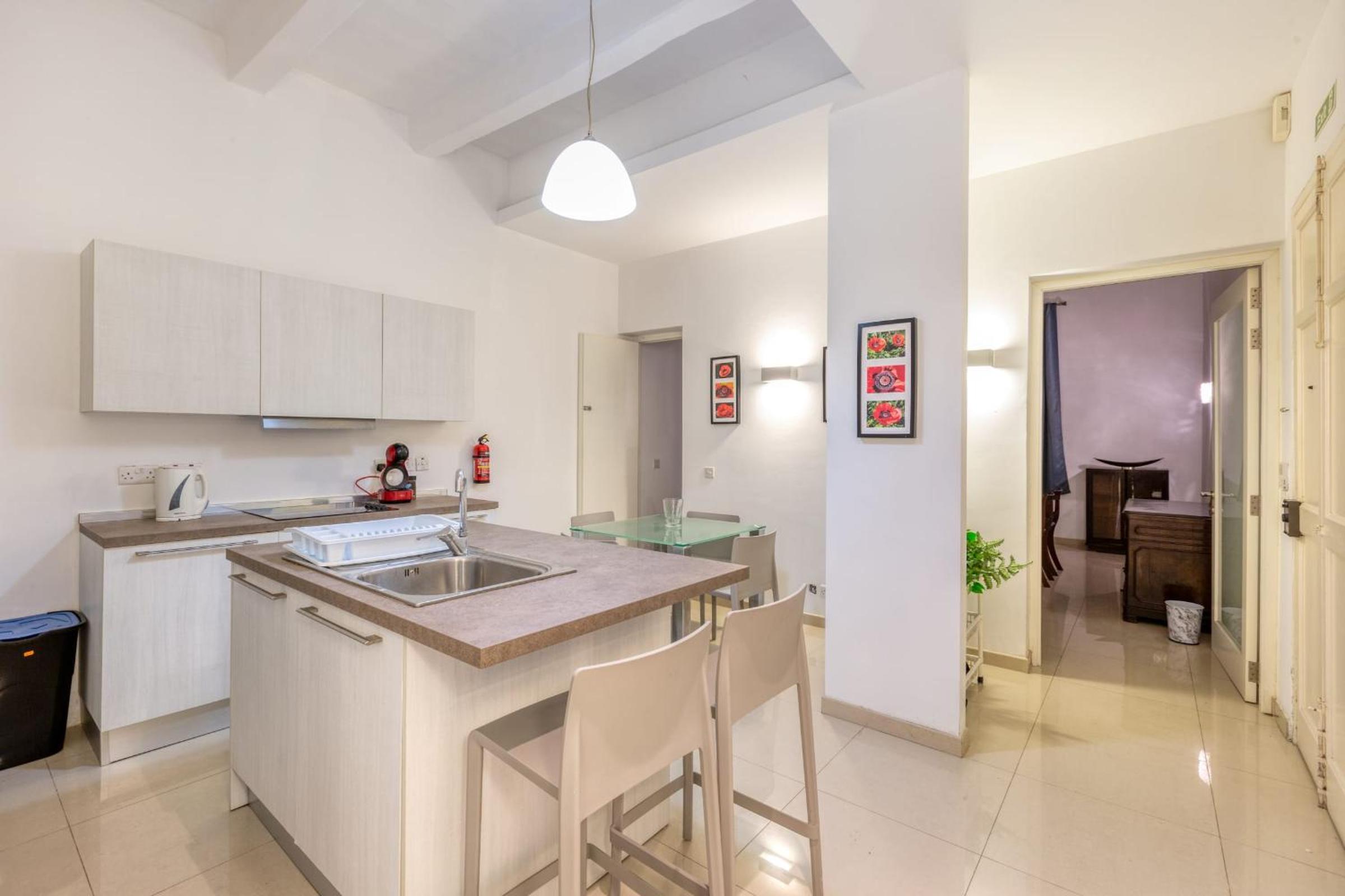 FLORIANA Suite-Hosted by Sweetstay