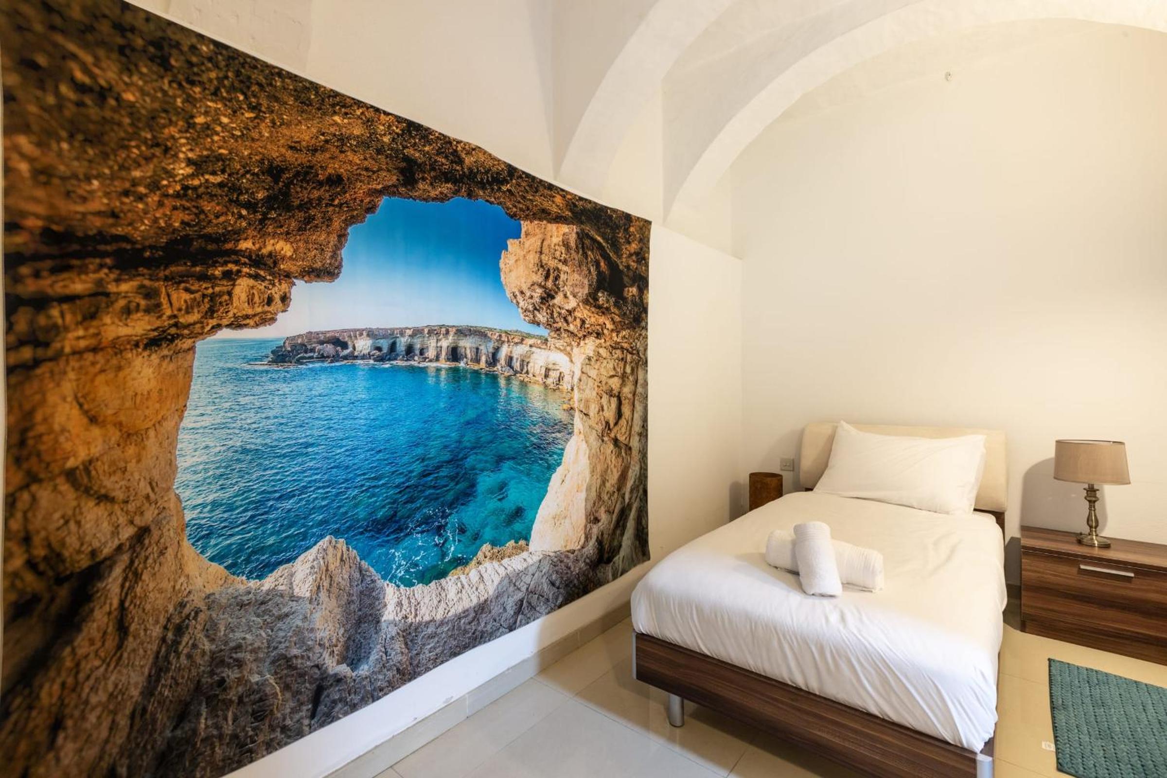 FLORIANA Suite-Hosted by Sweetstay