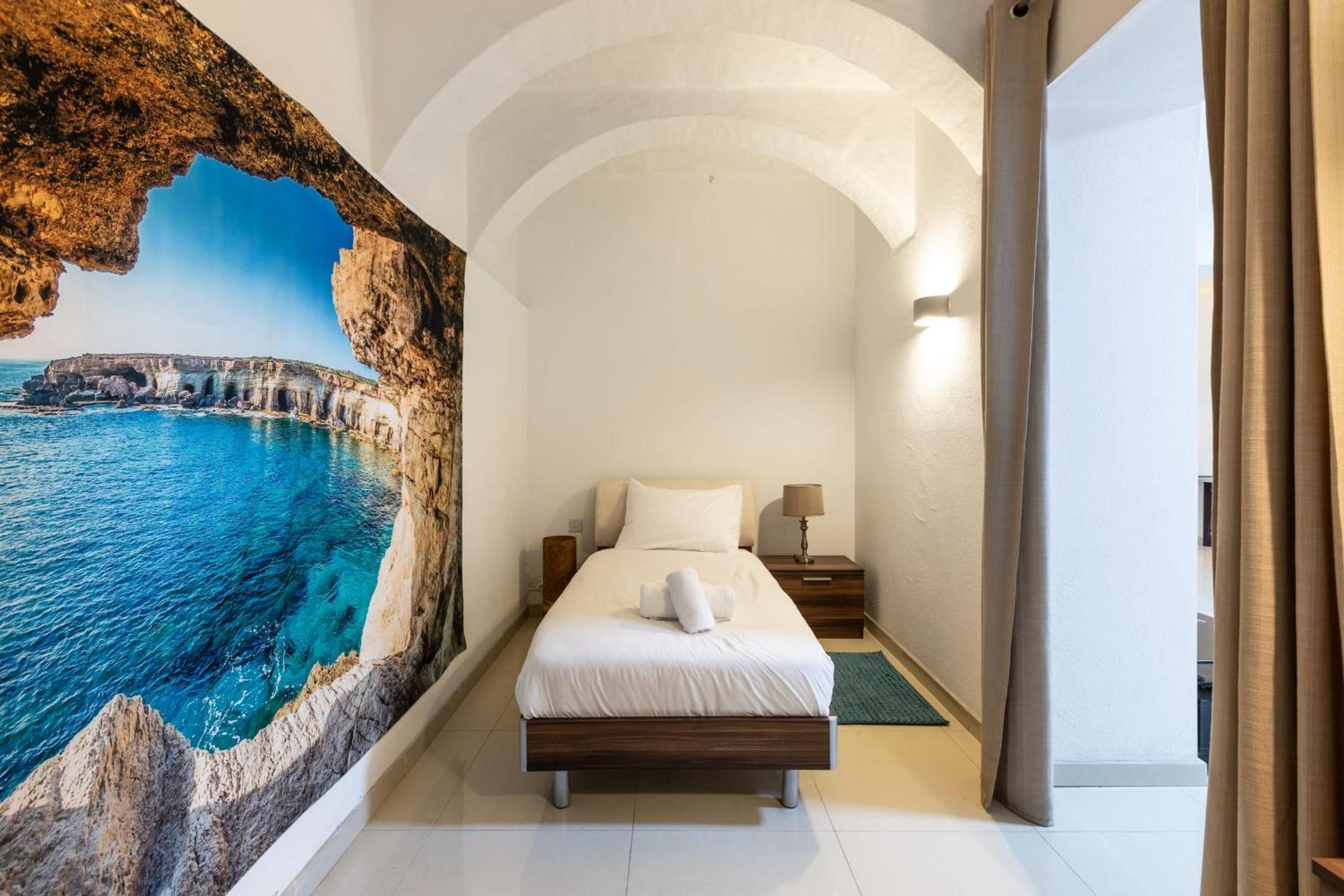 FLORIANA Suite-Hosted by Sweetstay