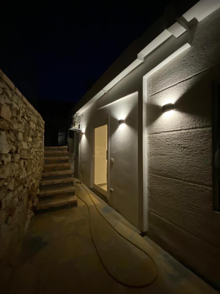 Seana Villa