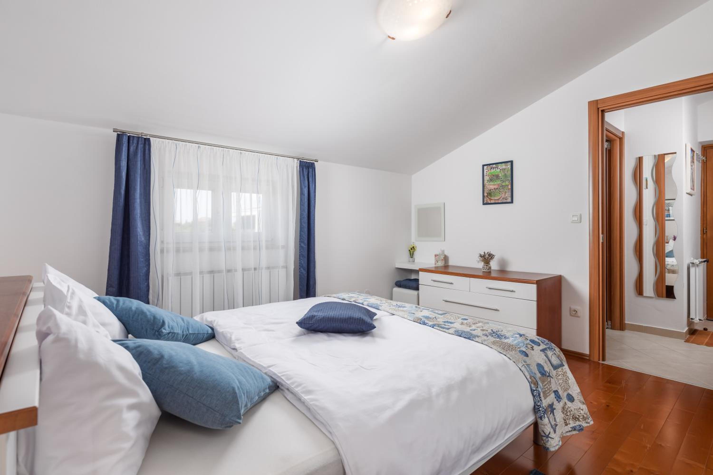 Rona Apartment JM 38 view 5