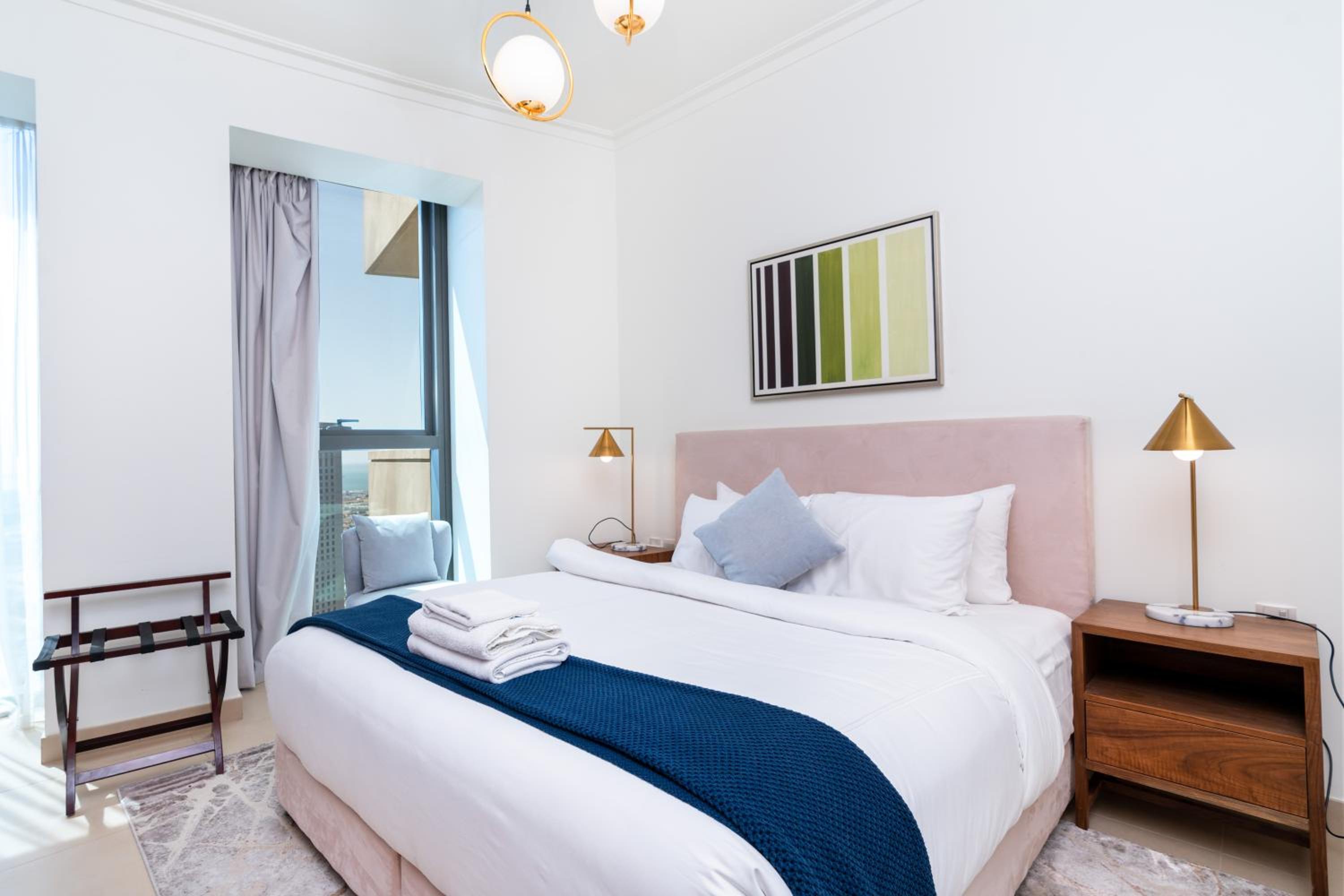 Vacay Lettings - Burj Vista high floor Burj Khalifa & Fountain view