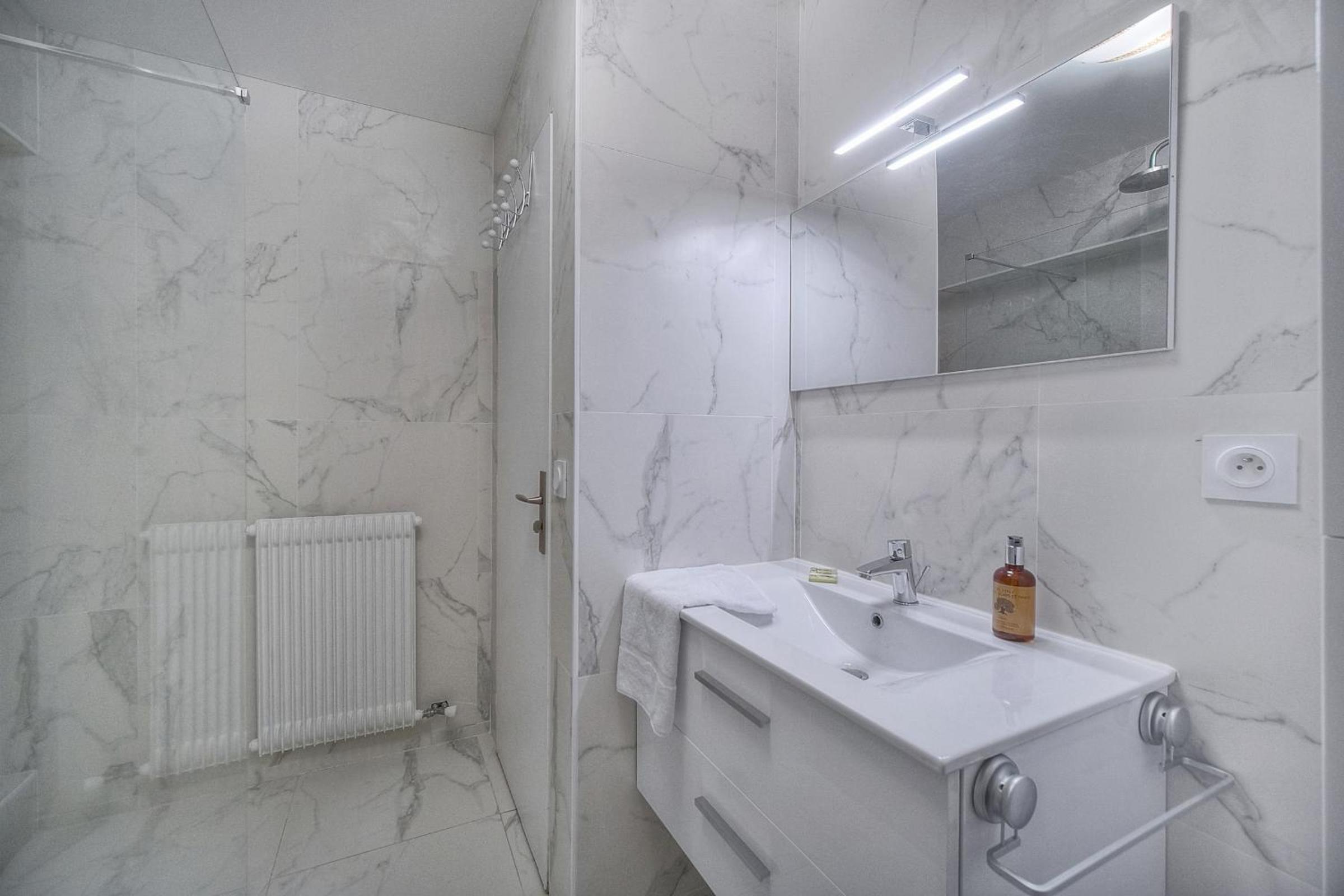 IMMOGROOM - 2 BR- Bright - Terrace - Wifi - Air conditioning photo 5