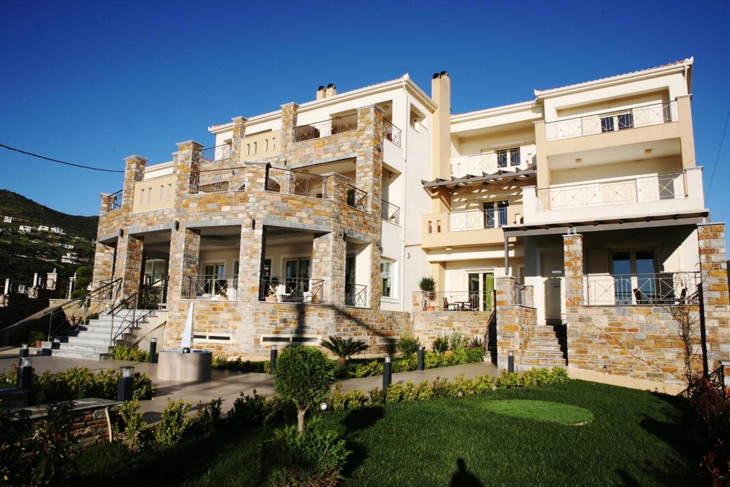 Thea Hotel - Studios & Suites