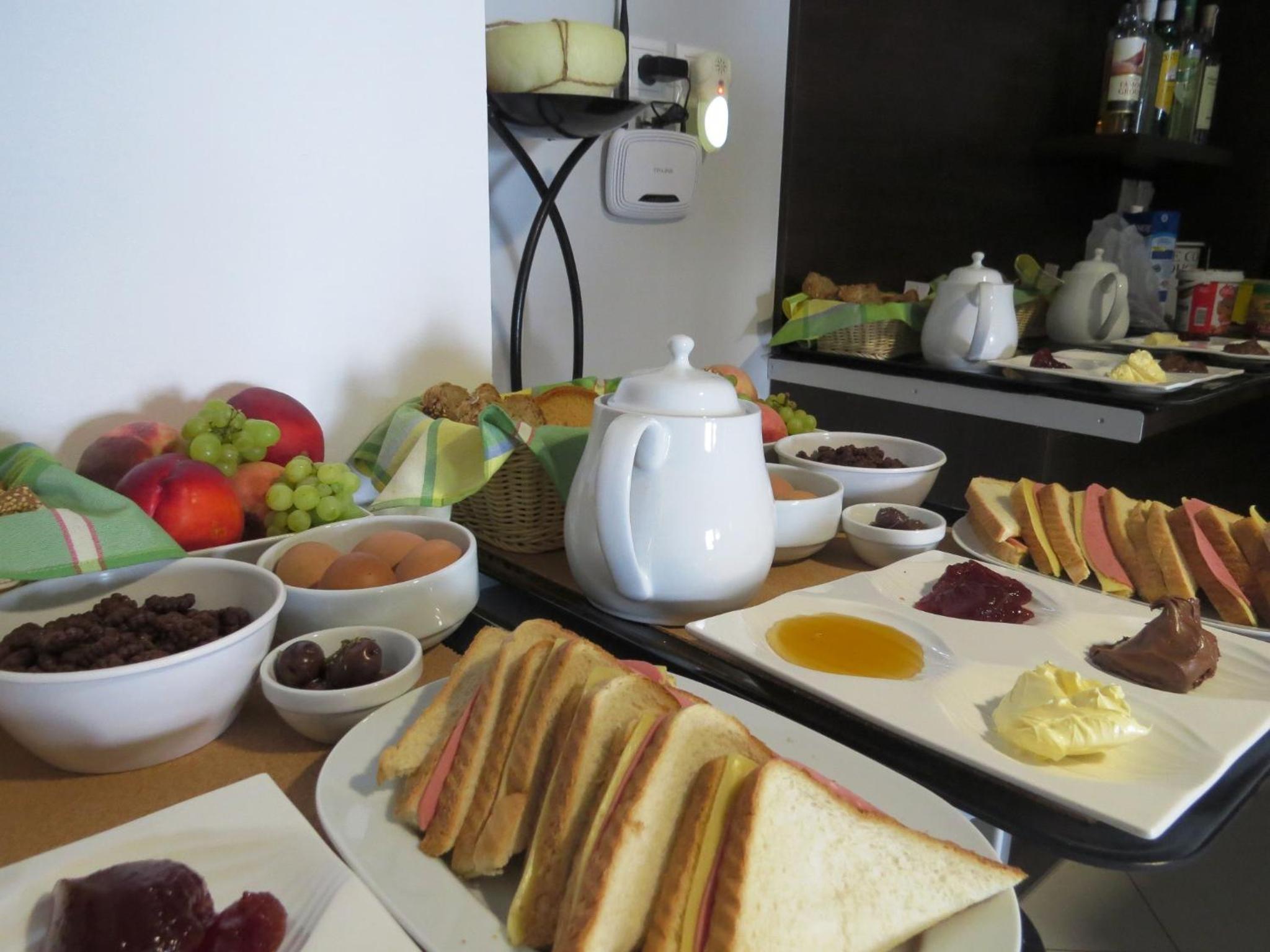 Thea Hotel - Studios & Suites