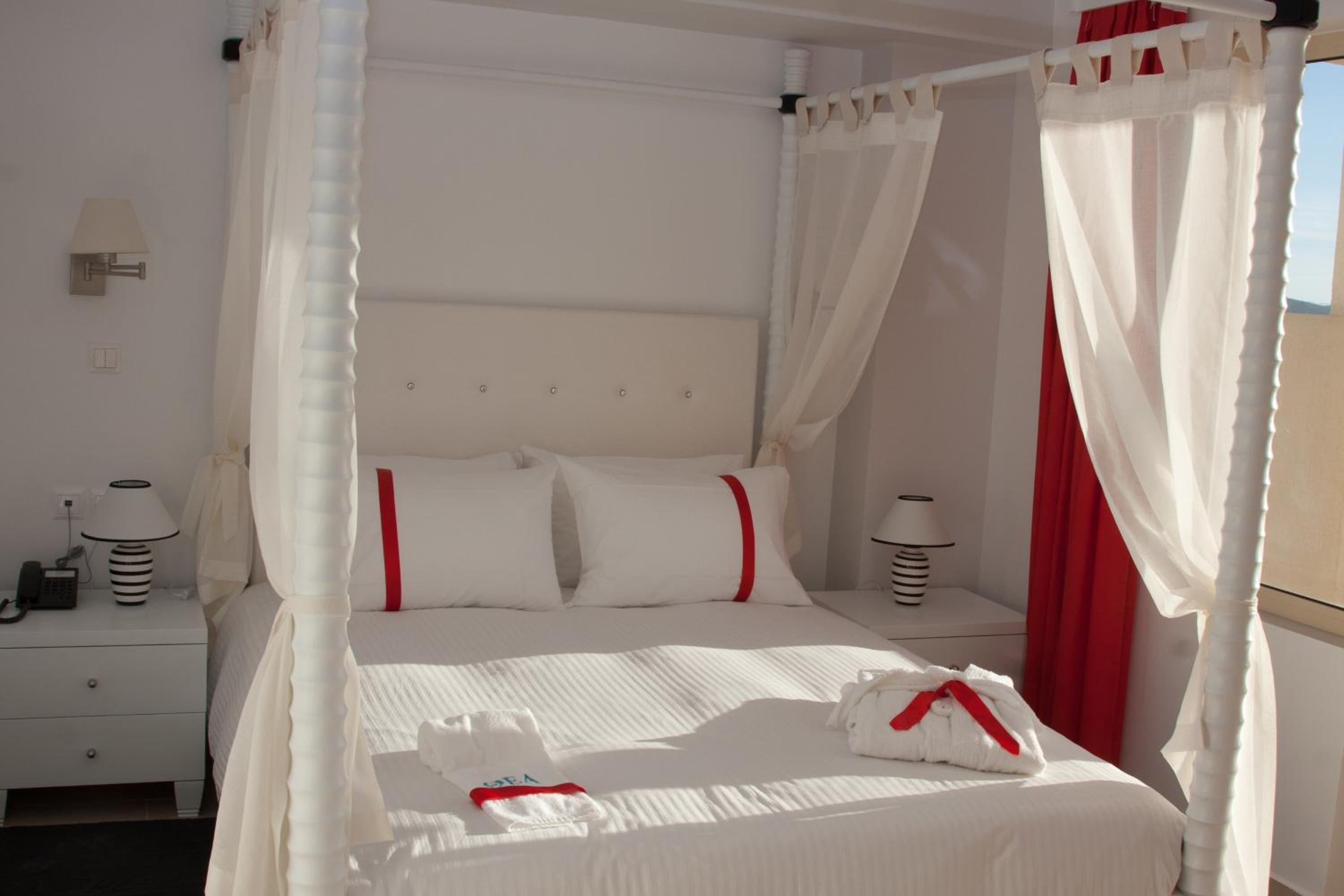 Thea Hotel - Studios & Suites