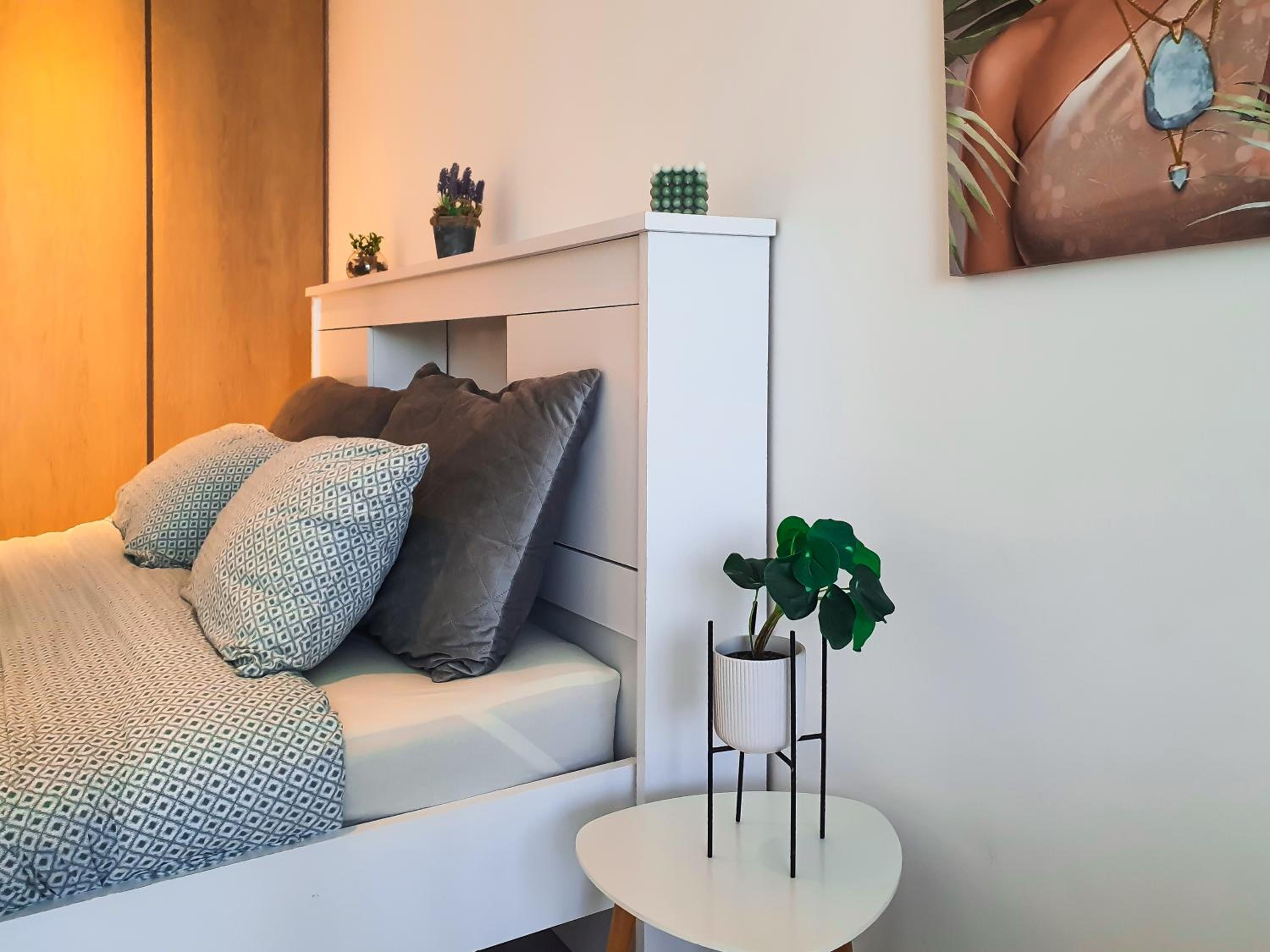 Luxury Studios with Burj Khalifa & Canal View in Downtown - Marquise Square Tower
