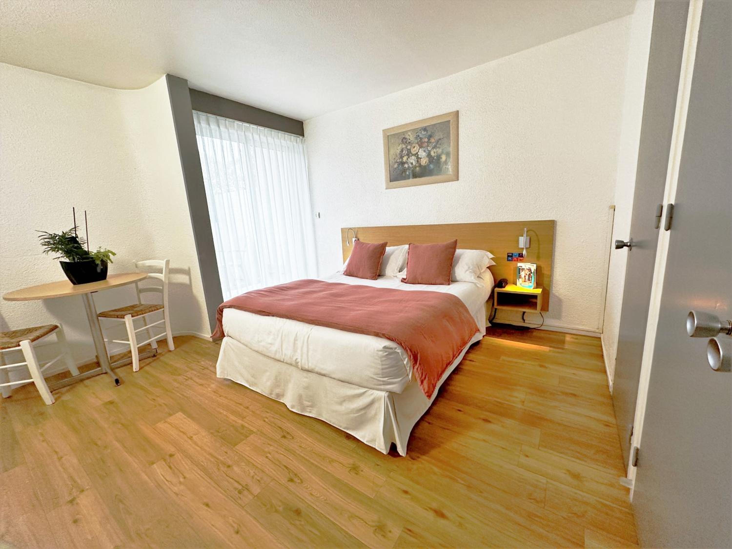 Dax Vacations - Hotel Thermes Les Ecureuils - Property Image 4