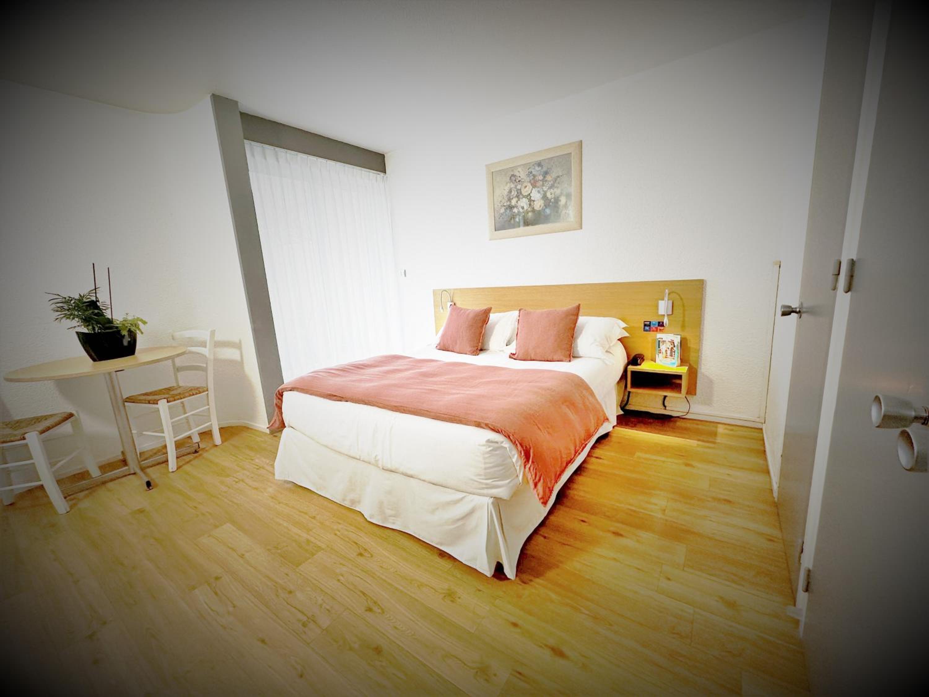 Dax Vacations - Hotel Thermes Les Ecureuils - Property Image 1