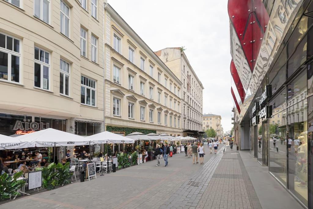 Chmielna City Center Spacious Apartment with Bath