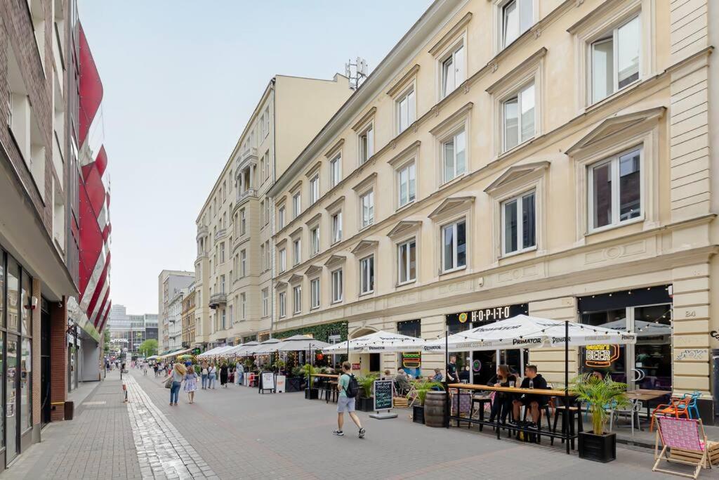 Chmielna City Center Spacious Apartment with Bath
