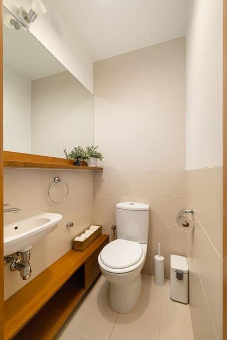 Chmielna City Center Spacious Apartment with Bath