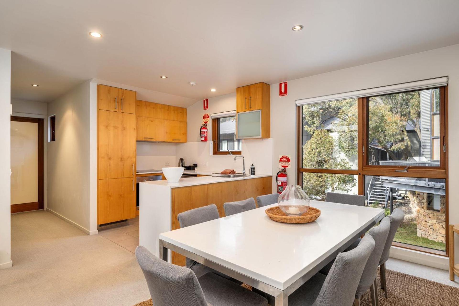 Snow Stream 2 Bedroom and loft with gas fire garage parking and balcony view 5