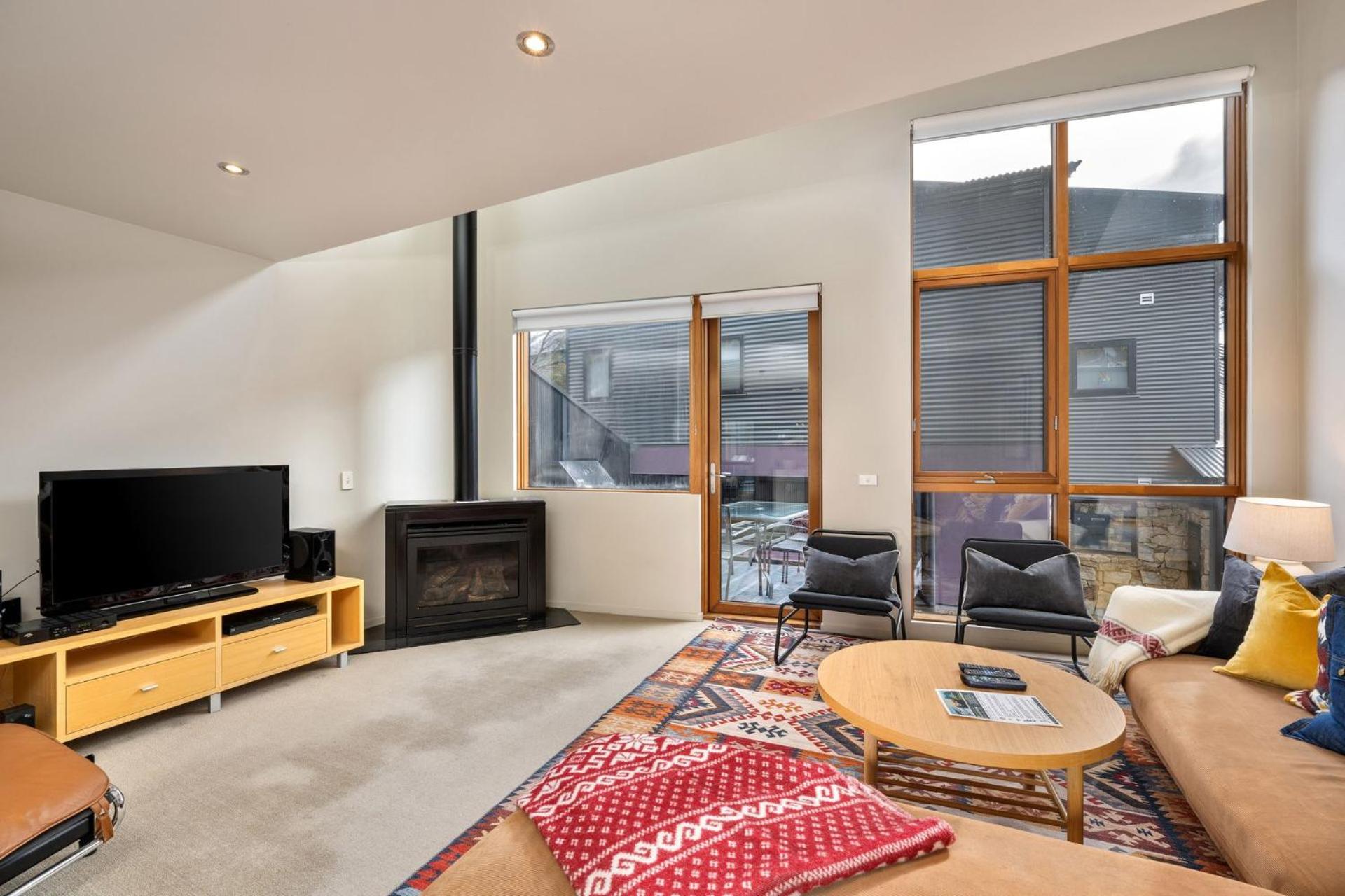 Snow Stream 2 Bedroom and loft with gas fire garage parking and balcony